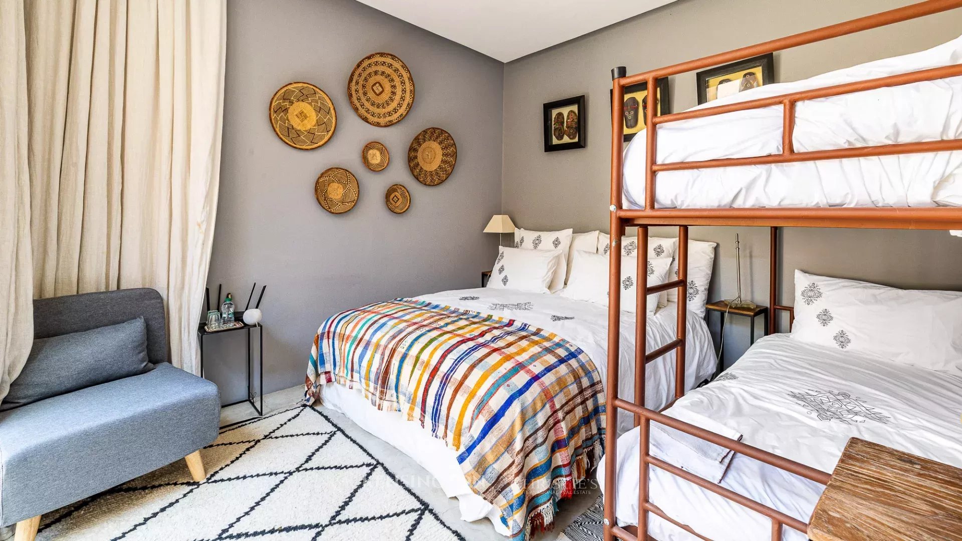 6 Bedroom Villa/Townhouse's Image 30