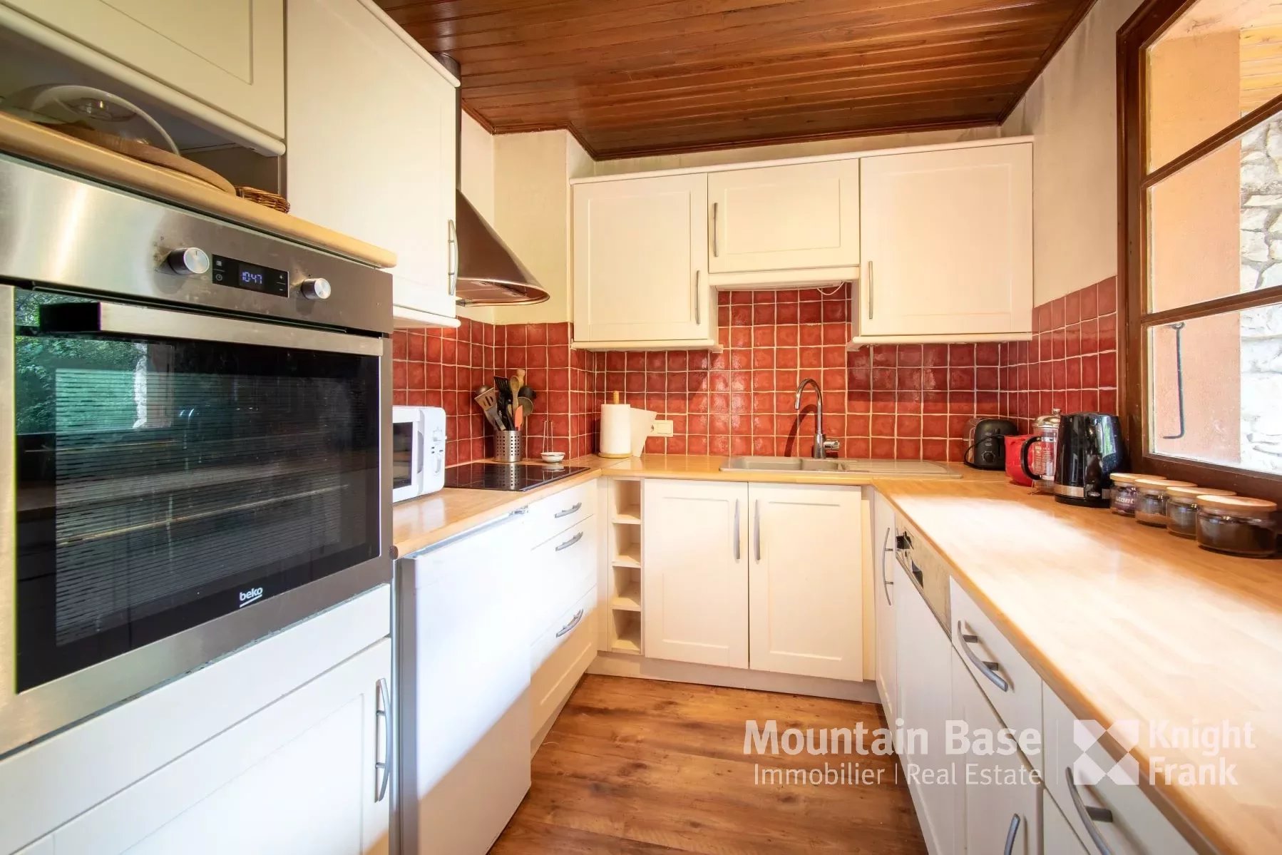 Photo of 6 bedroom chalet in a sought-after area