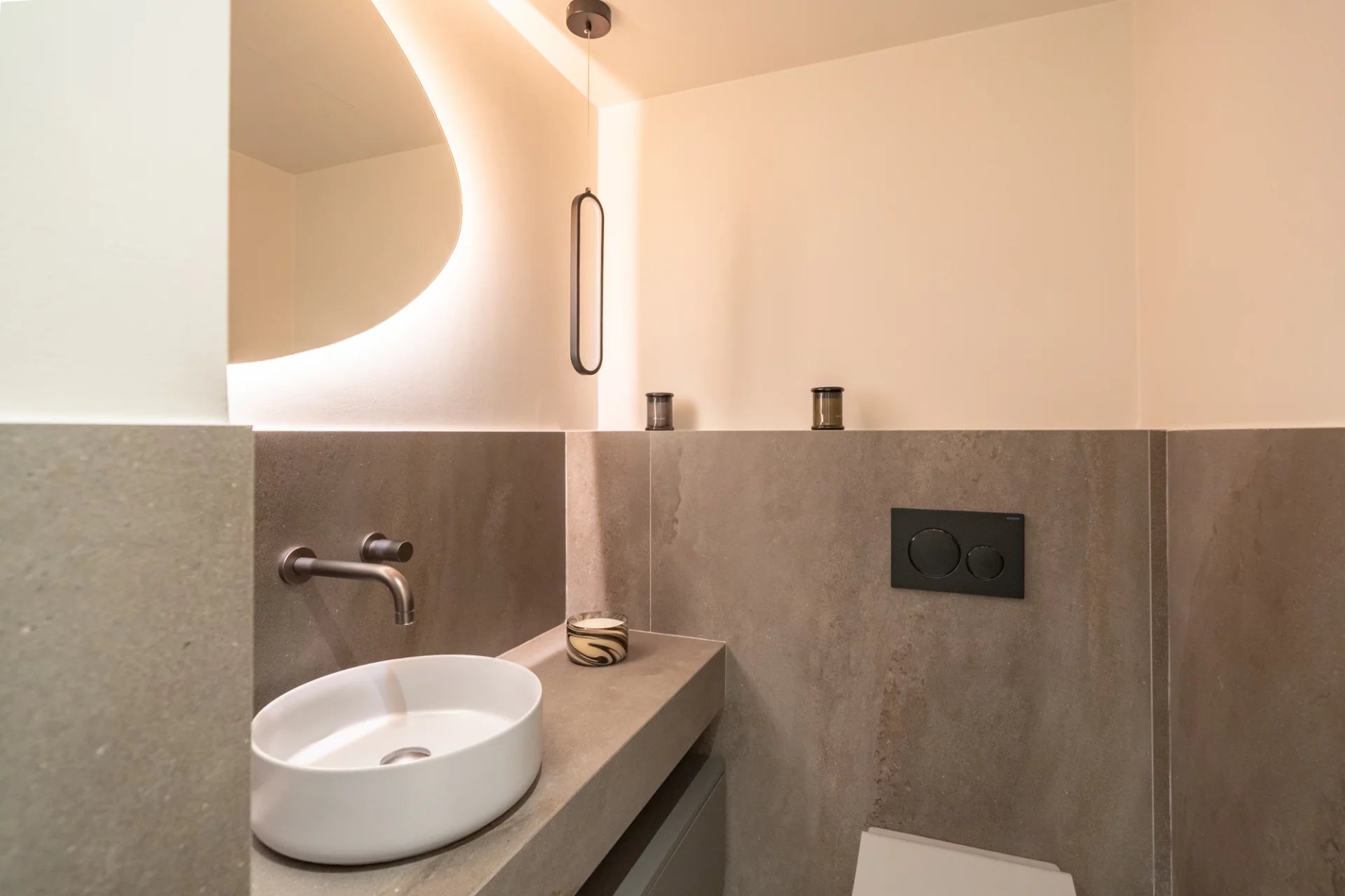 3-bedroom top floor duplex with rooftop terrace and sea views