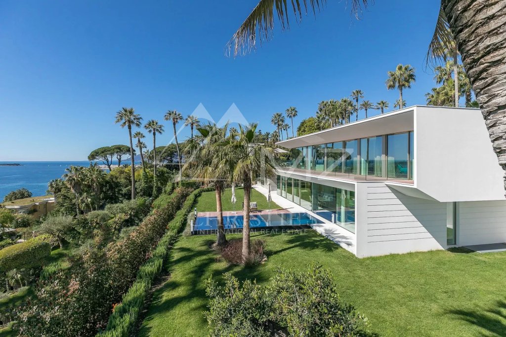 Villa for sale in Cannes — Luxury Villa Cannes: Exceptional Family Estate in La Californie