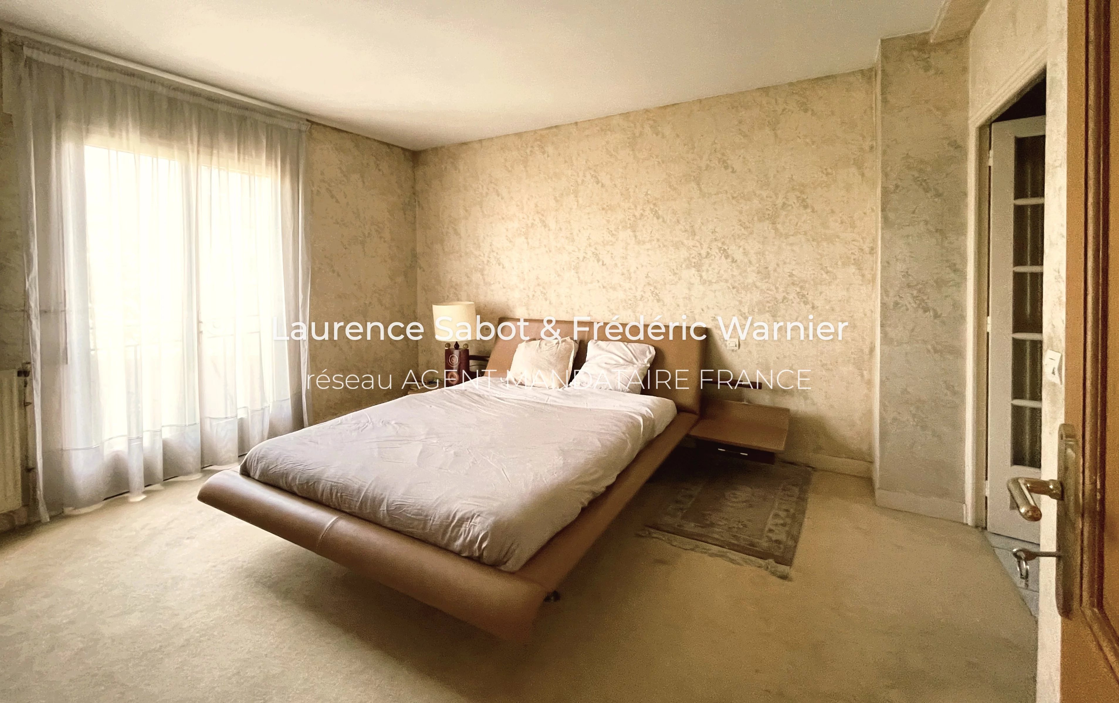 EXCLUSIVITÉ - MAISON FAMILIALE, BEAUX VOLUMES, JARDIN, AU CALME — photo 15