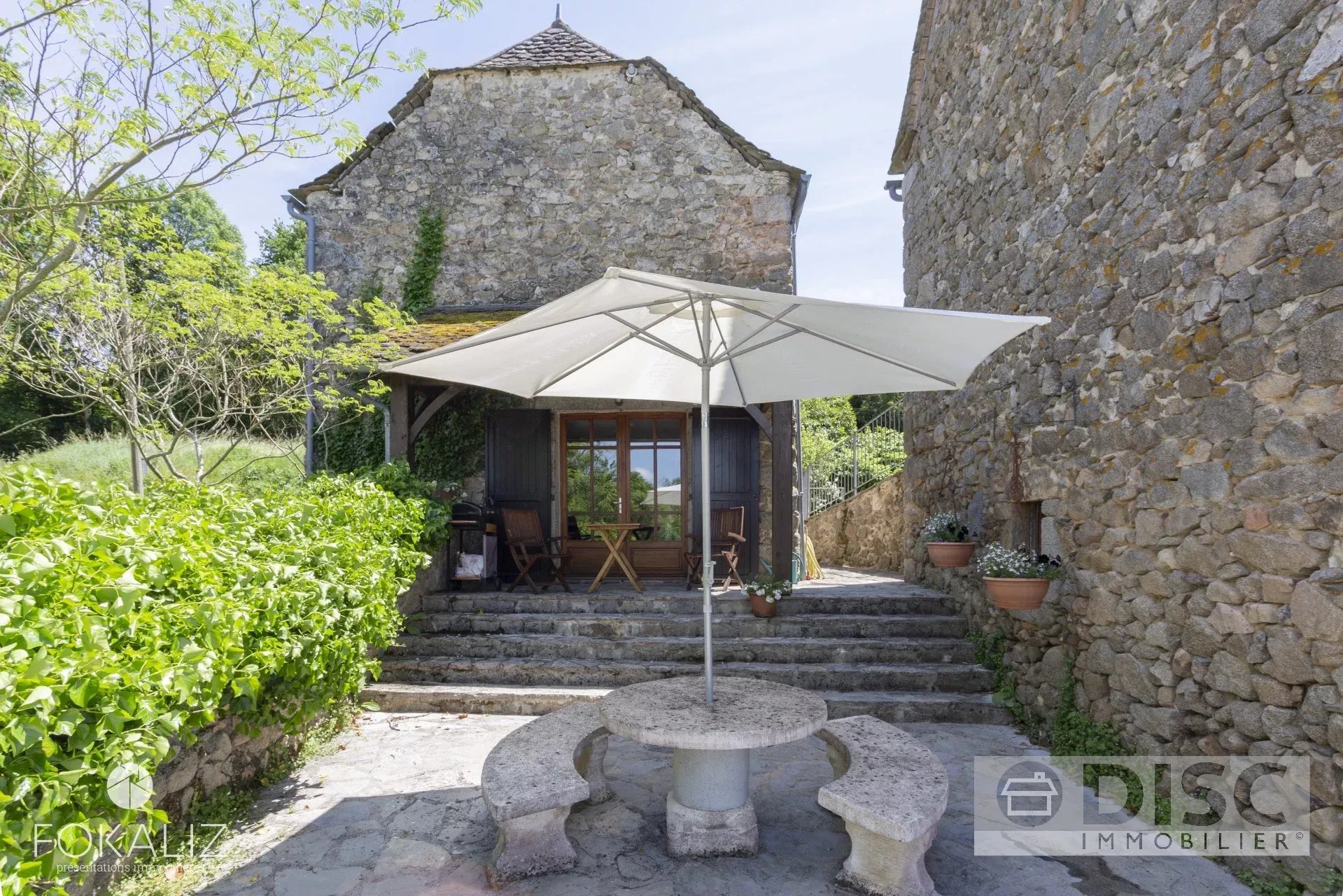 Magnificent property with guest house, swimming pool, annex and stunning views