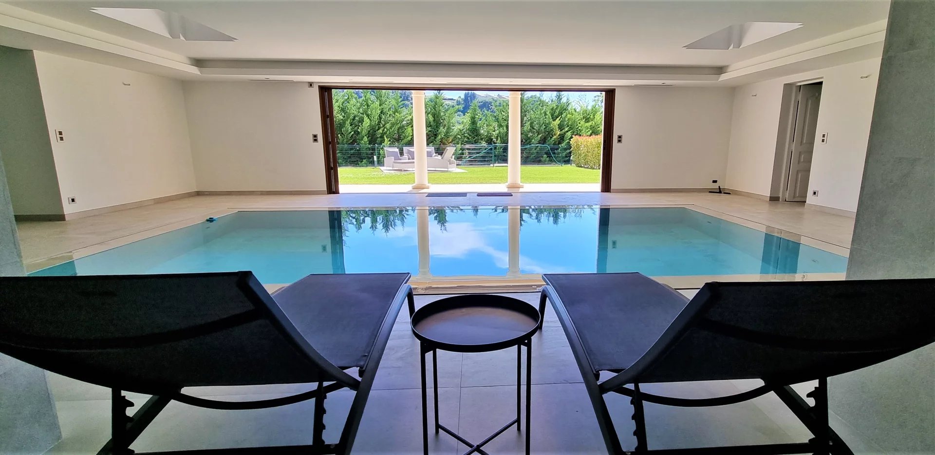 Magnifique propriété, 5 suites, 2 piscines