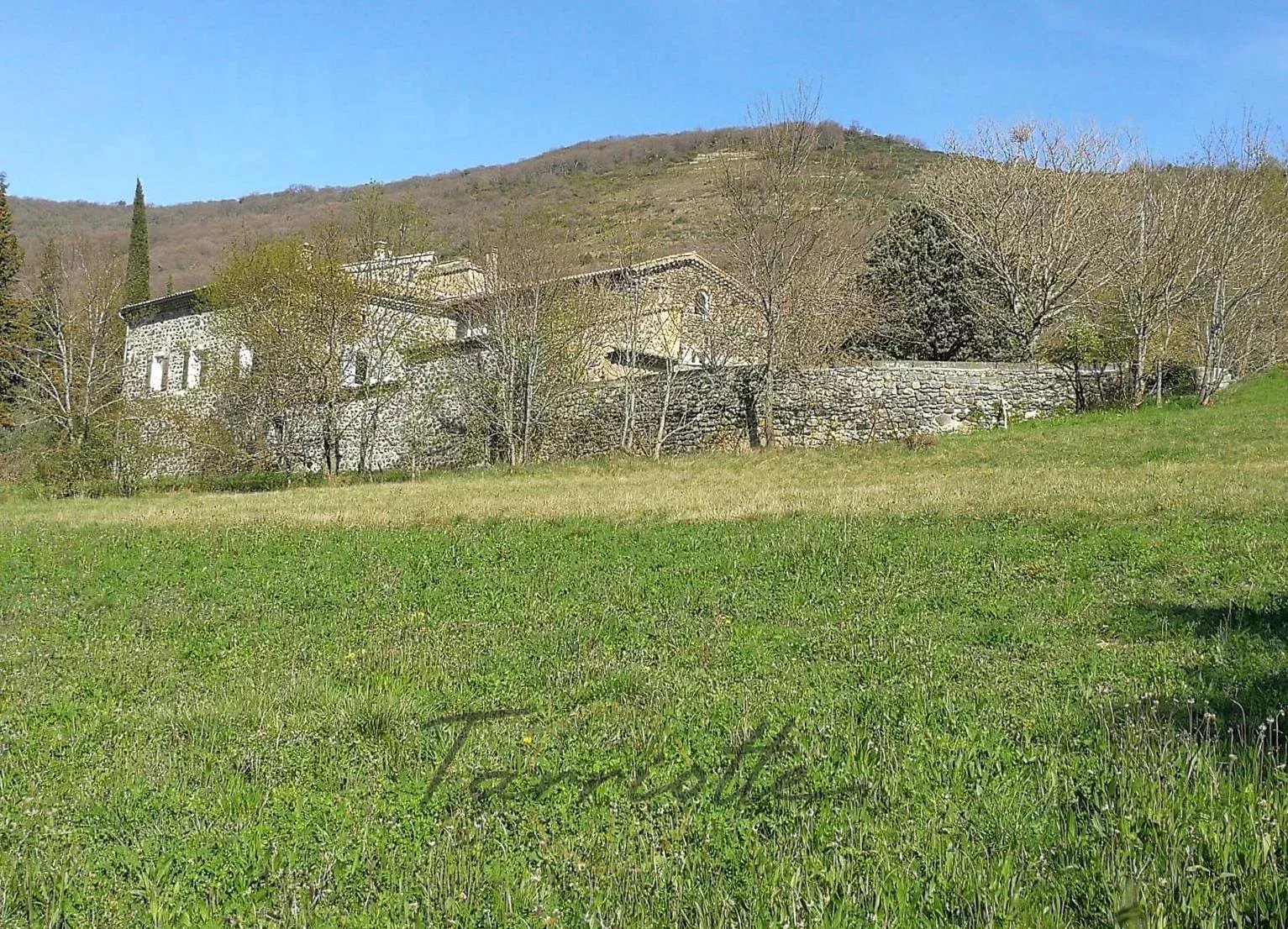 Sale Farm Alba-la-Romaine