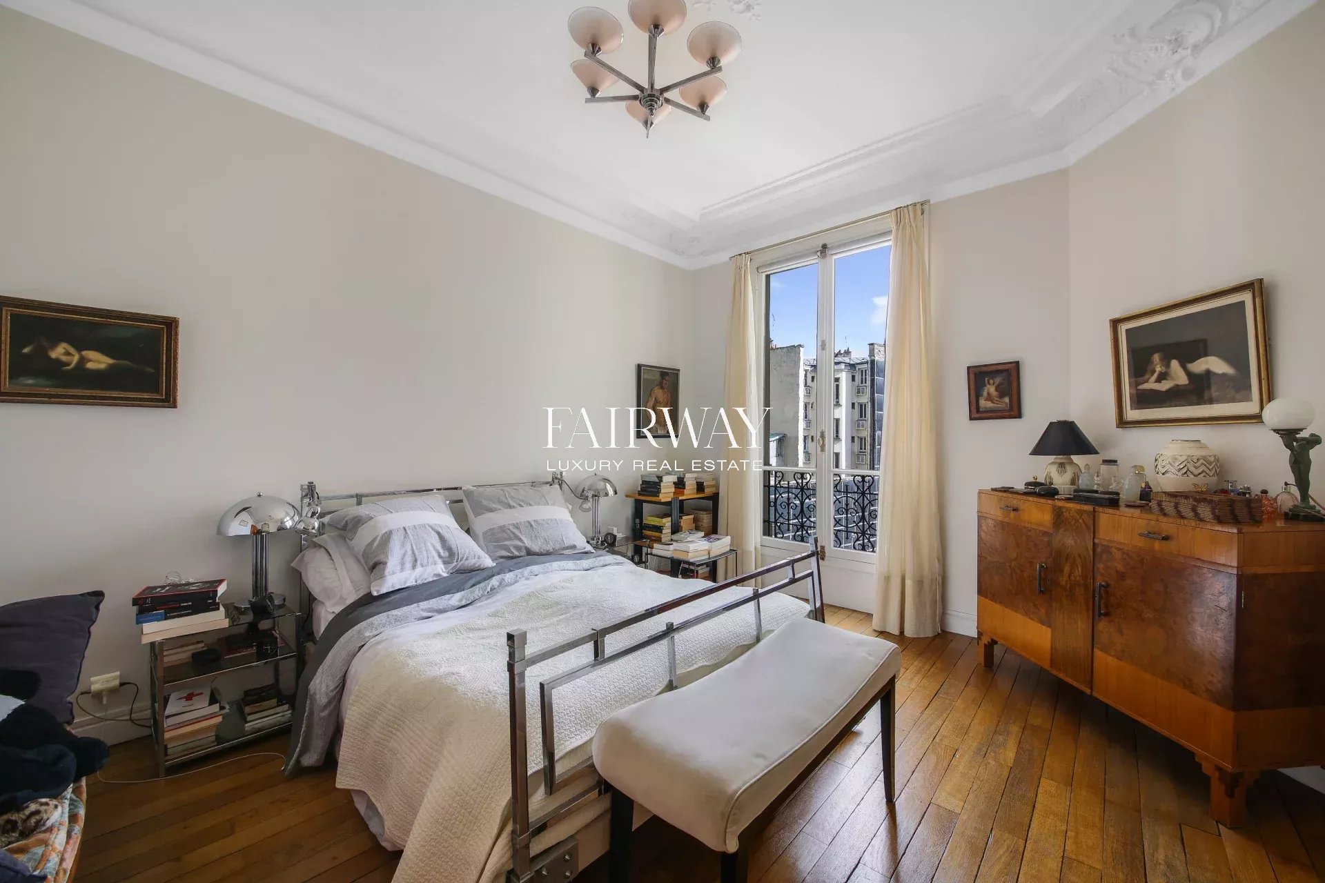 Appartement familial de standing de 6 pièces et 165m² avec double réception près du Parc Monceau, 17ème arrondissement de Paris