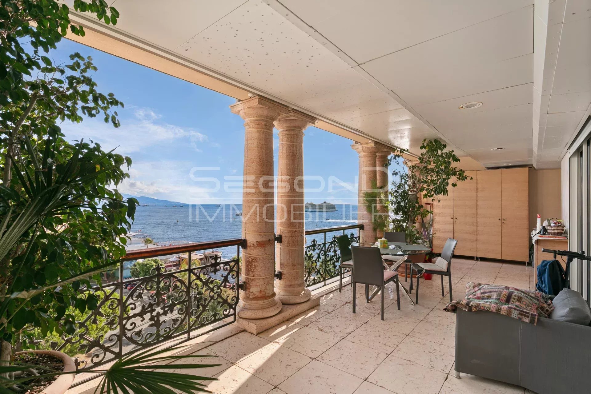 À VENDRE – SPACIEUX APPARTEMENT 3 PIÈCES – RÉSIDENCE « LE SEASIDE PLAZA » – FONTVIEILLE, MONACO