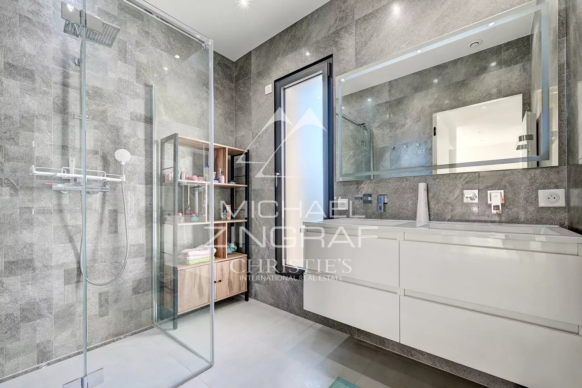 4 Bedroom Villa/Townhouse's Image 8