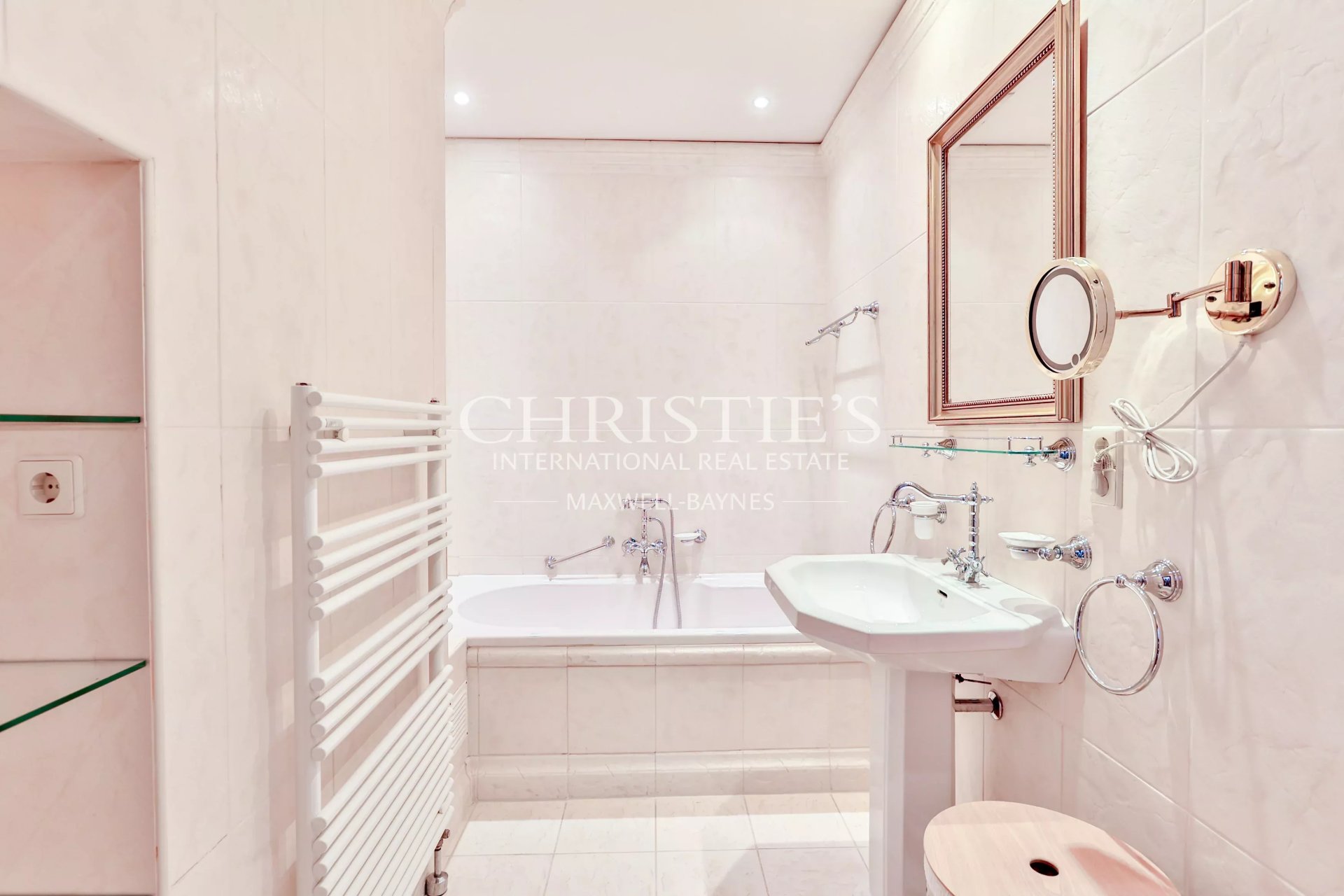 14 Bedroom Chateau's Image 28