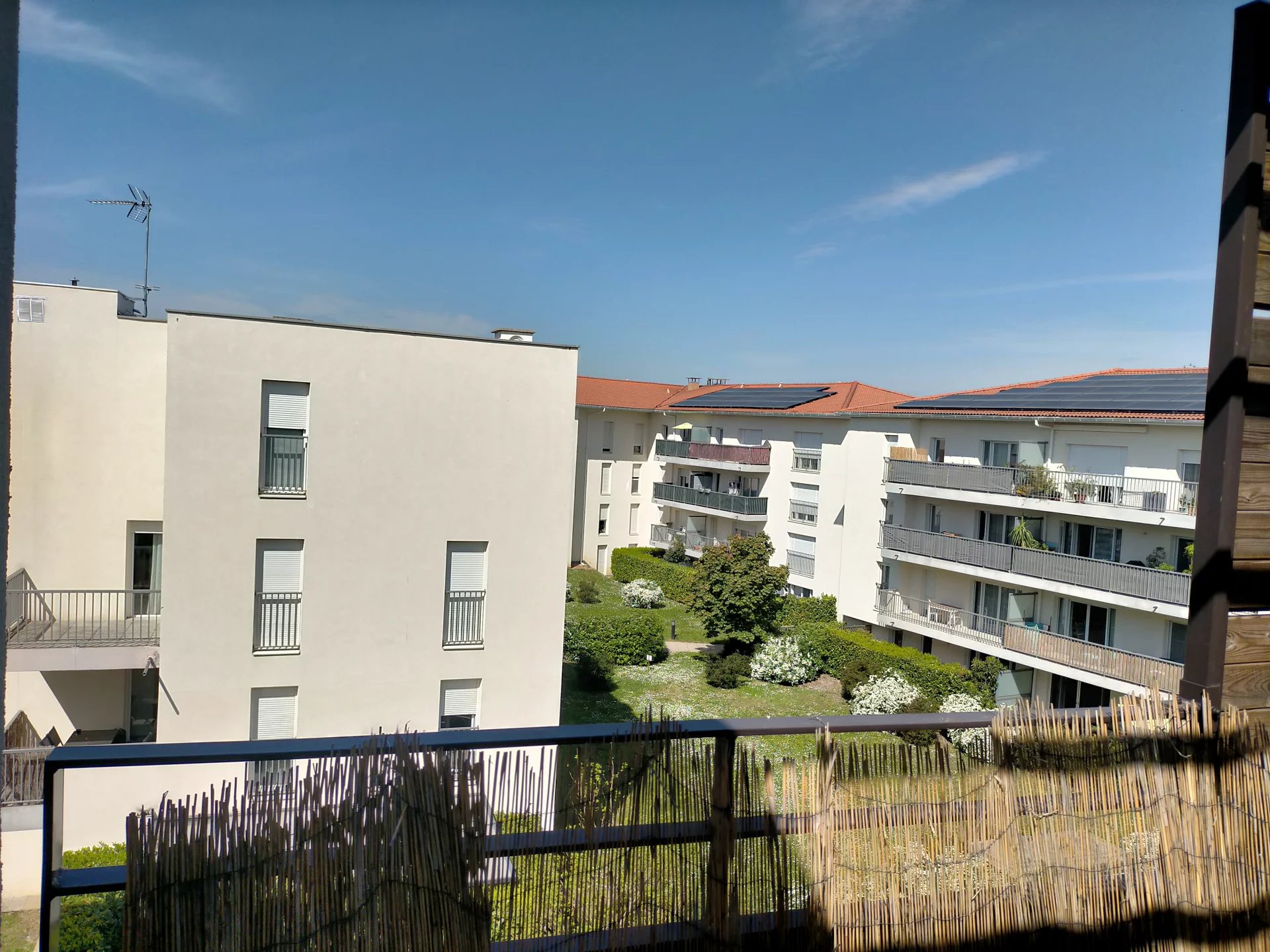 2318254 Location Meyzieu