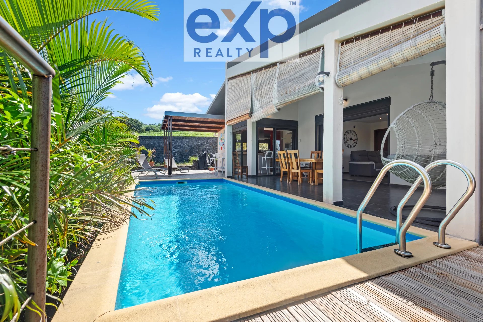 Villa F4 + 3 studios indépendants, double piscine, vue mer