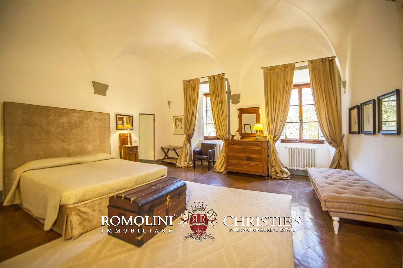 LUXURY HISTORICAL VILLA FOR SALE IN RADDA IN CHIANTI, TUSCANY