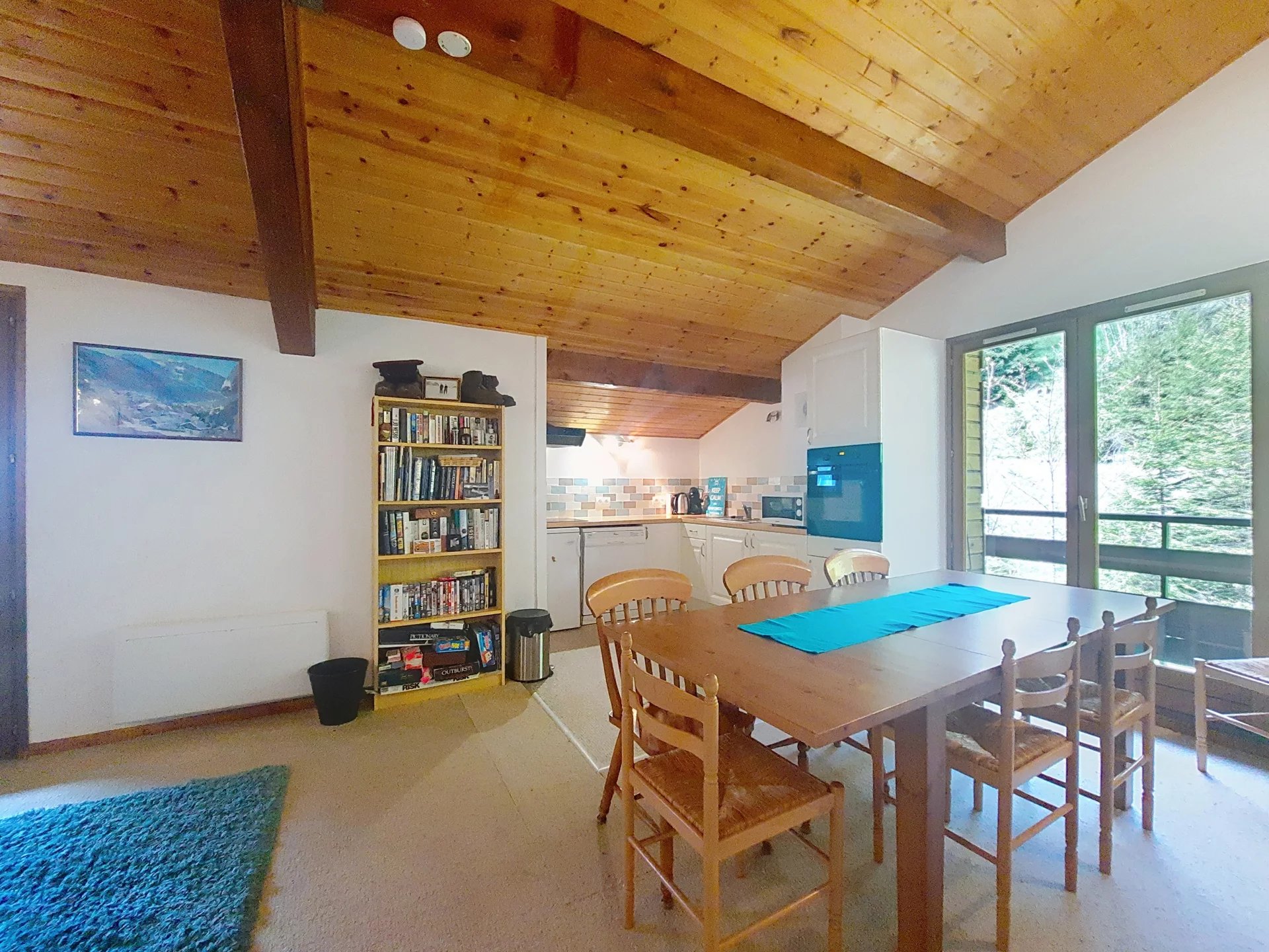 NAW SELLING PRICE - 5 ROOMS DUPLEX APARTMENT WITH COVERED PARKING