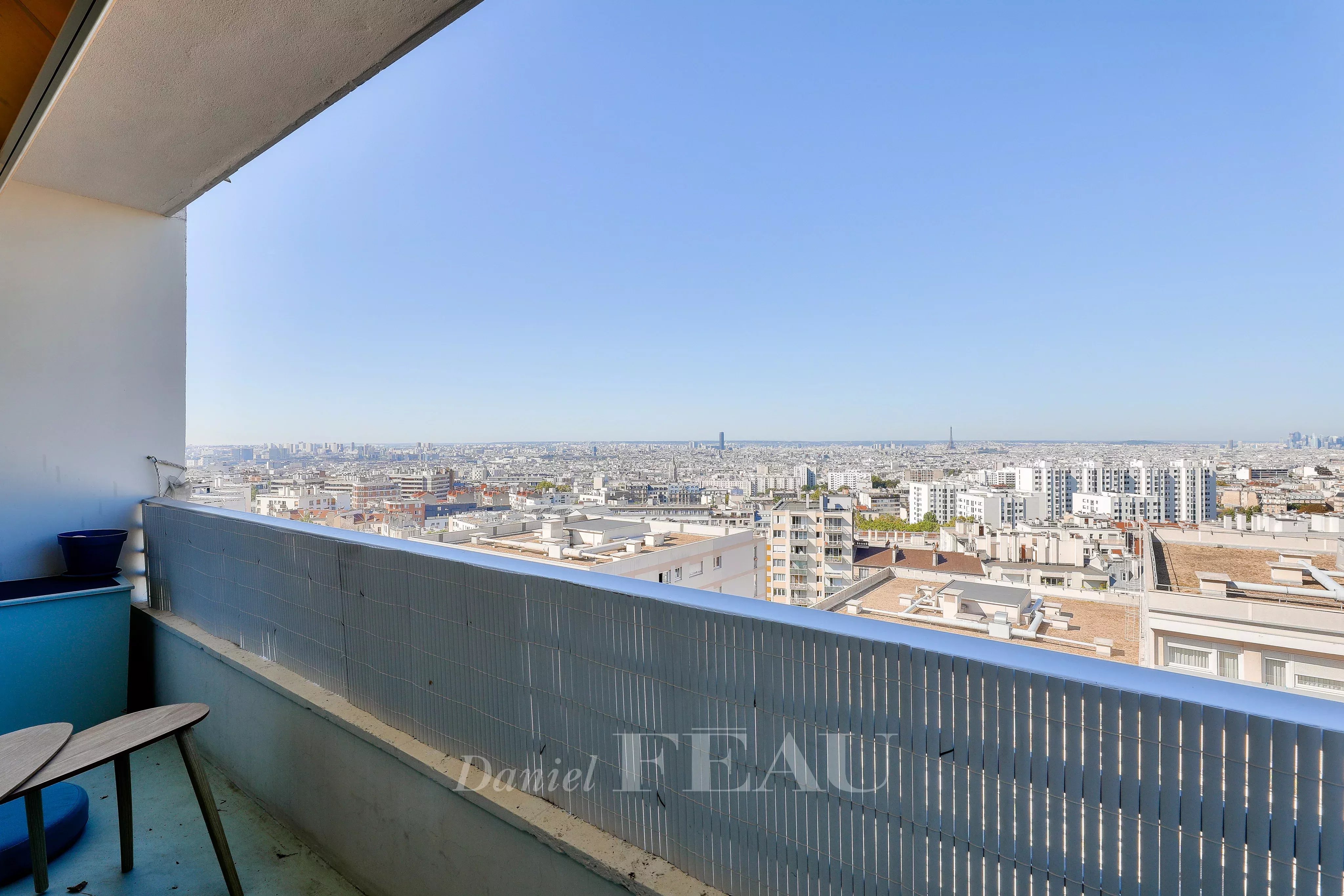 Paris 20th District – A renovated 2-bed apartment with a balcony