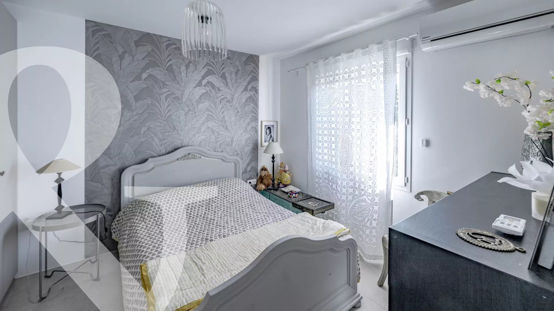 JOLIE MAISON A PIED DU CENTRE VILLAGE