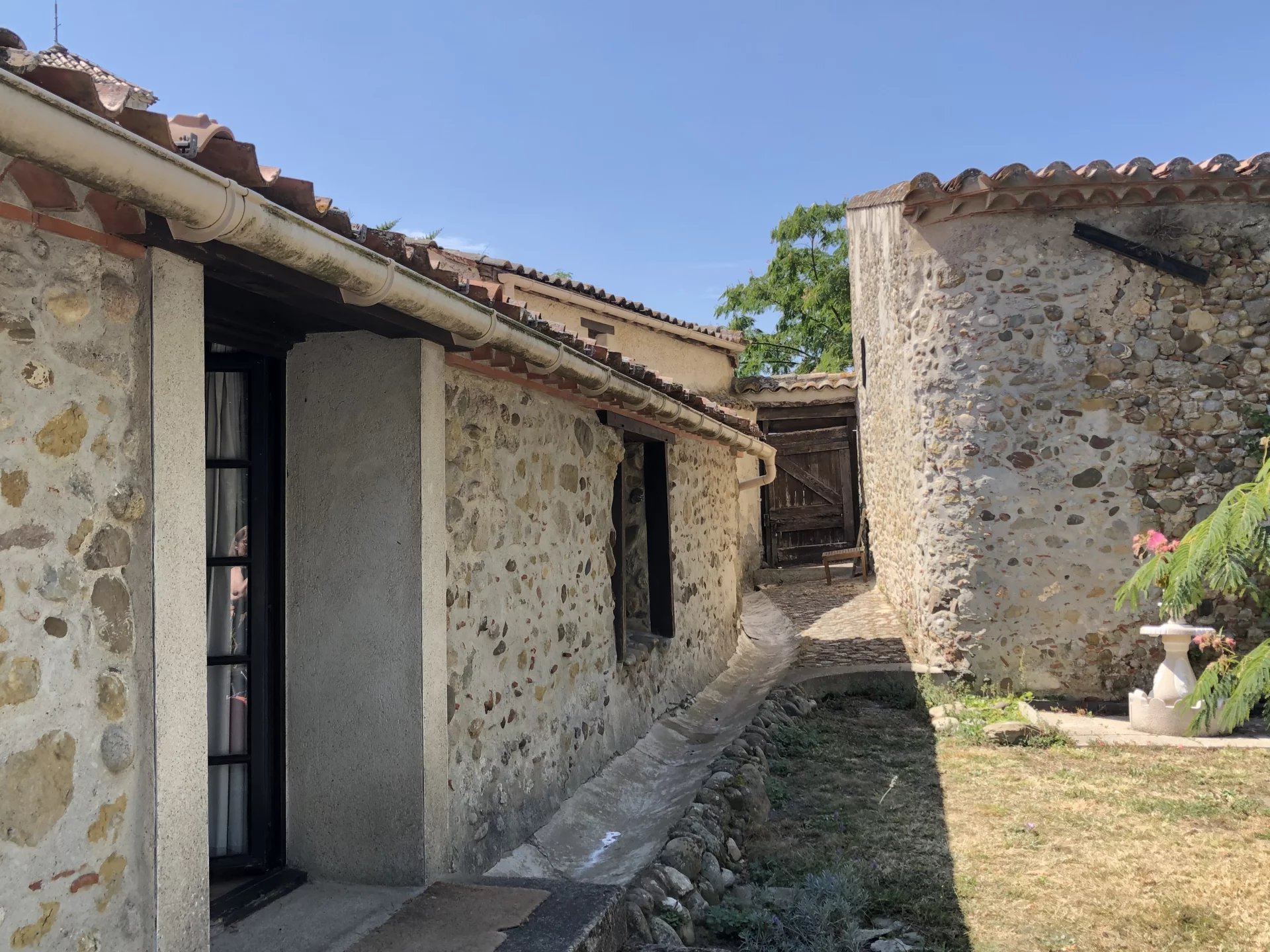 Jolie maison de village en pierre de 3 chambres avec jardin attaché