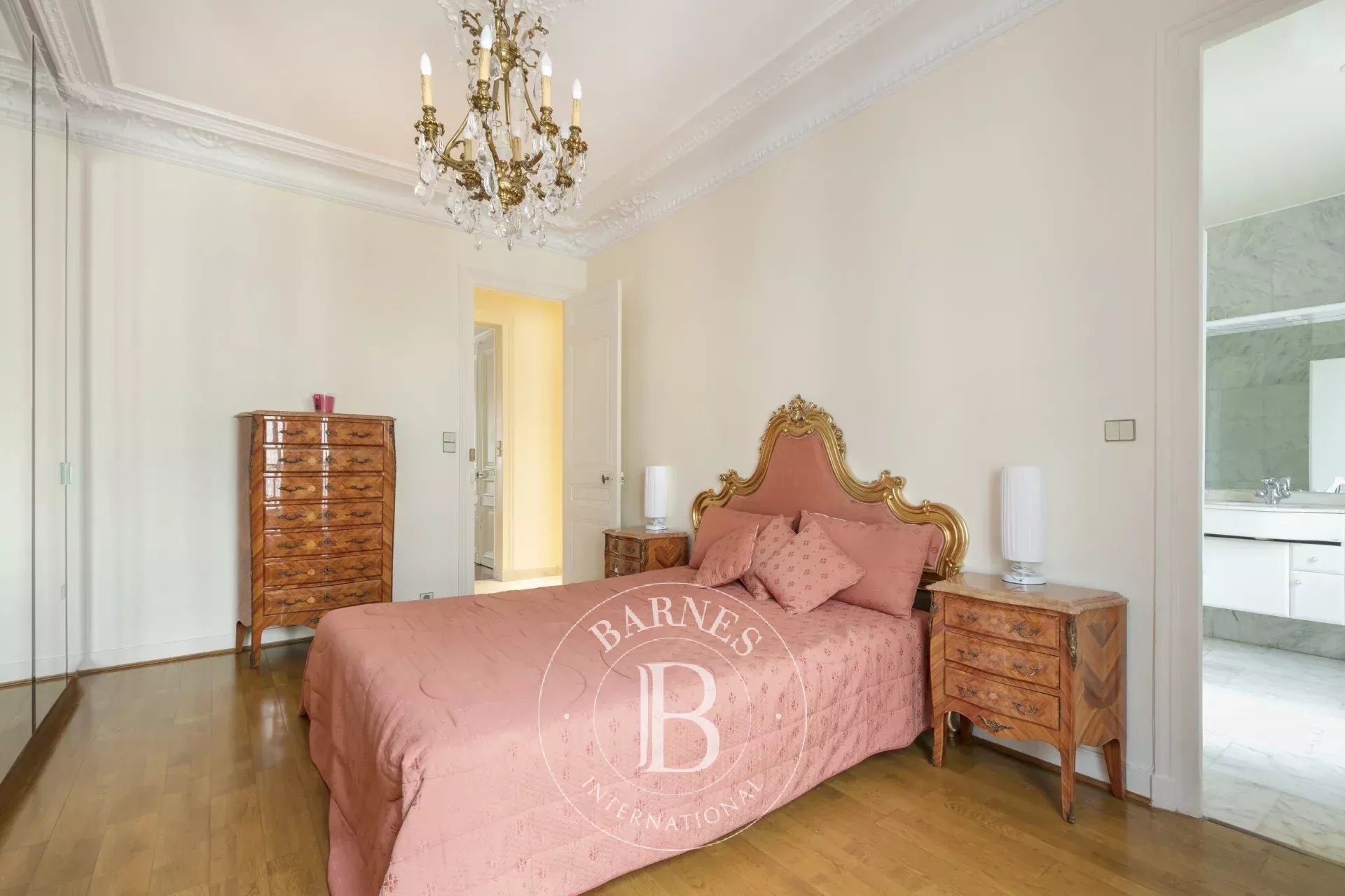 Daire Paris 8ème - picture 15