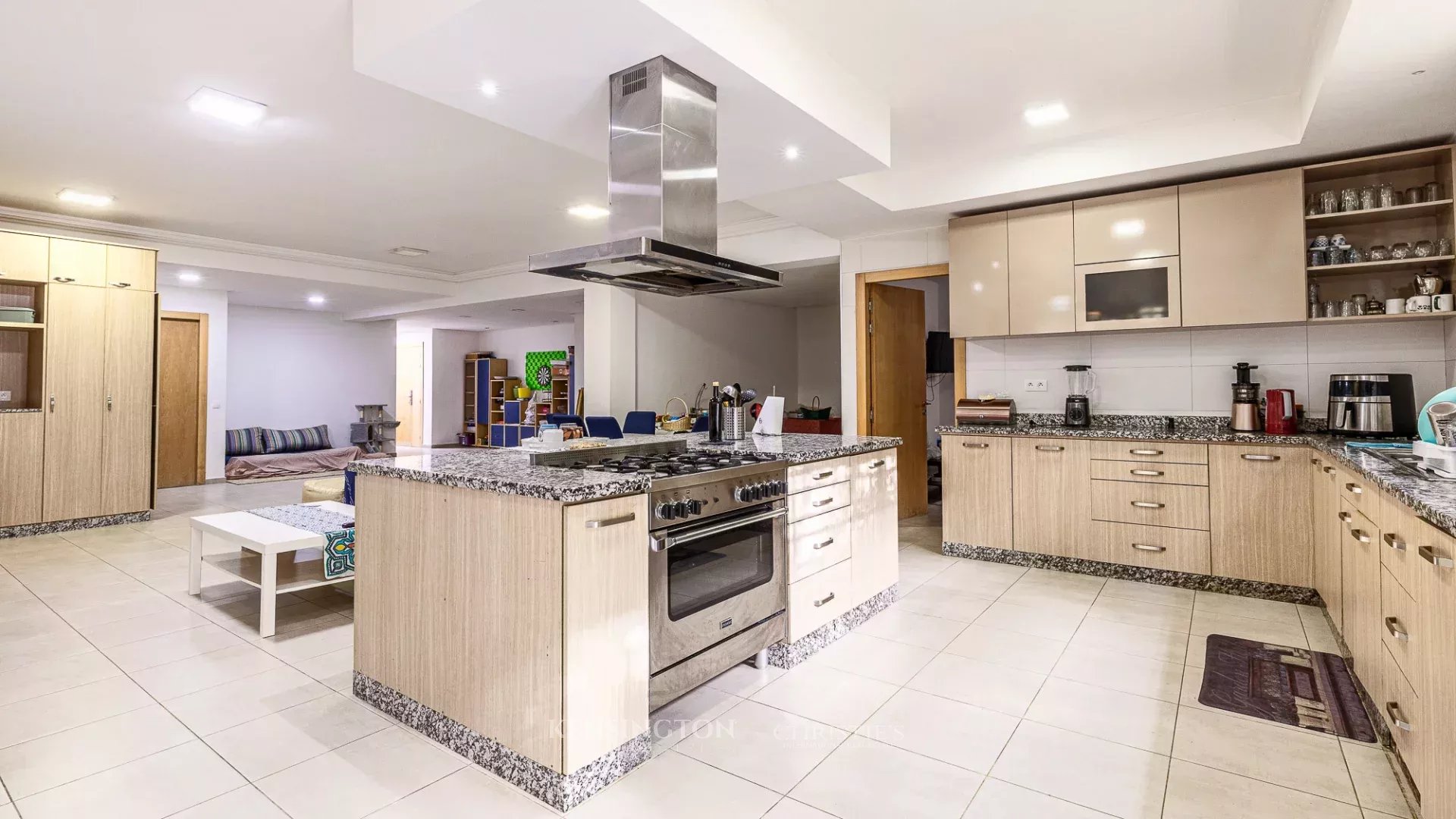 8 Bedroom Villa/Townhouse's Image 41