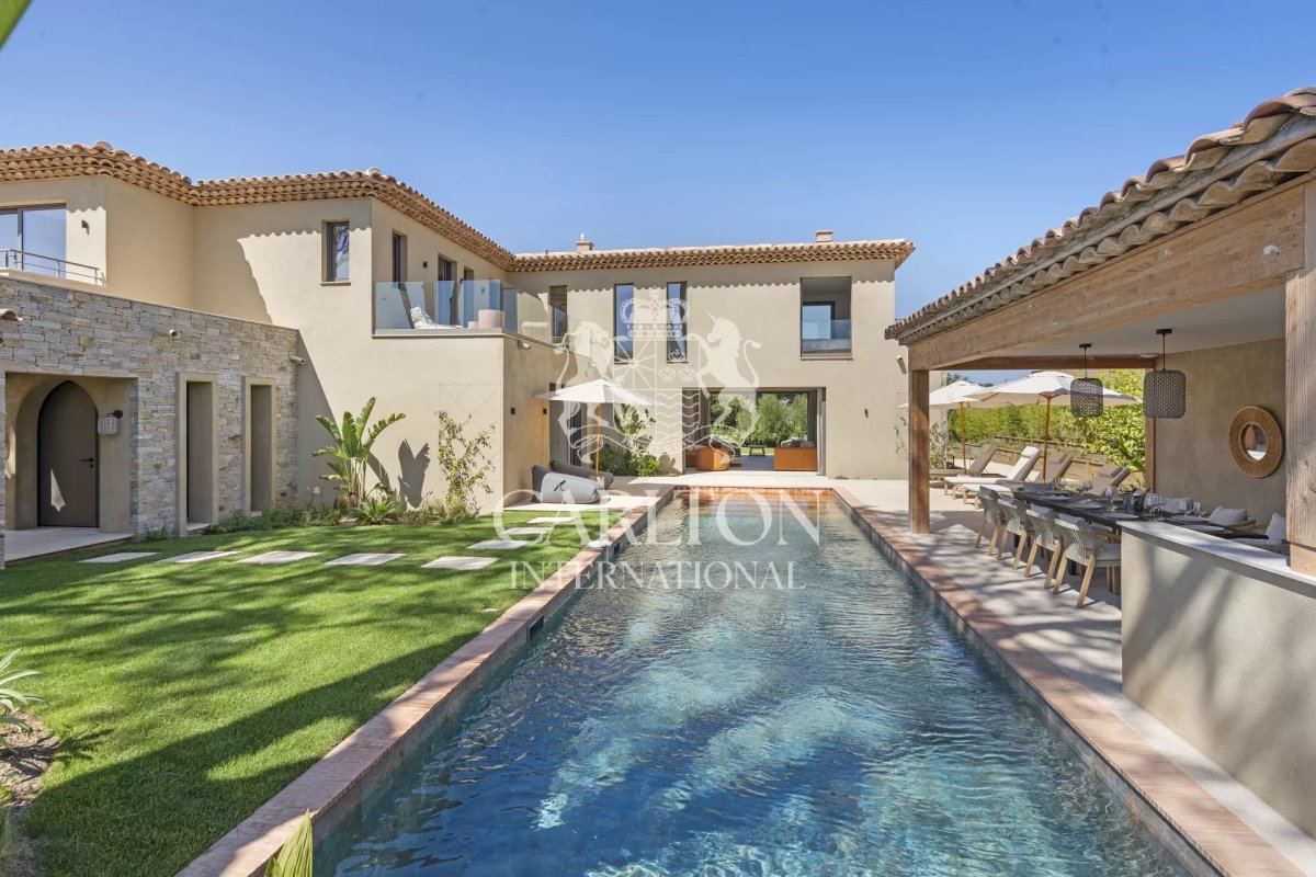 New villa with sea view
