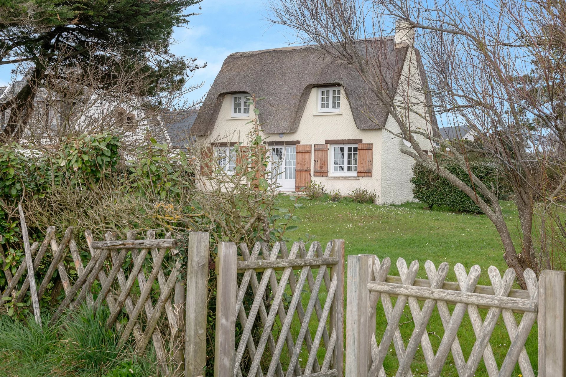 PEN BÉ - Beautiful thatched cottage facing the sea - picture 2