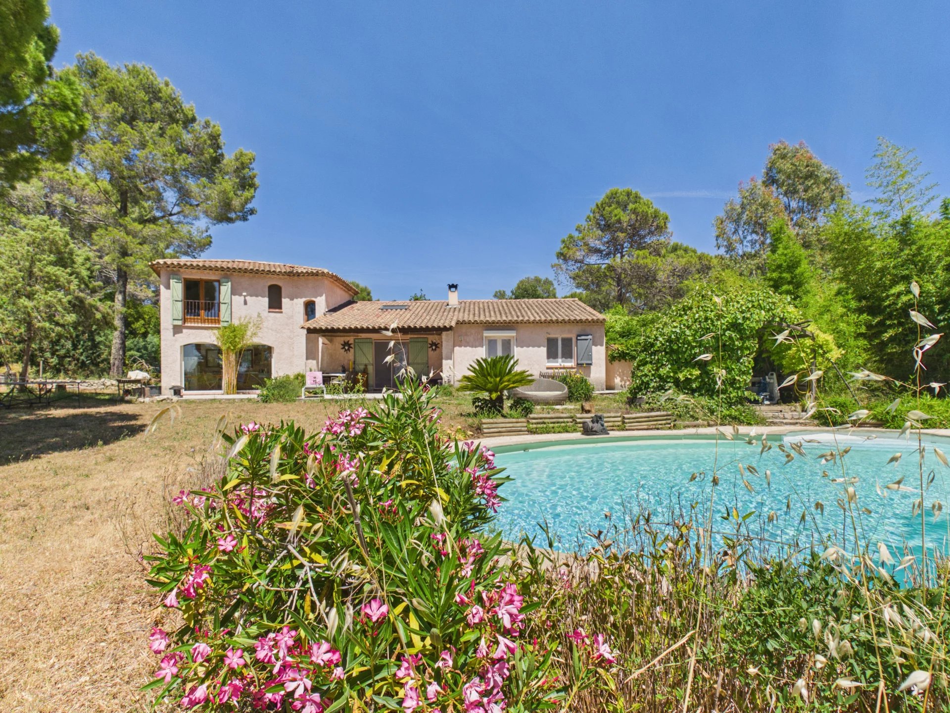 Villa with pool in a peaceful setting - Fayence