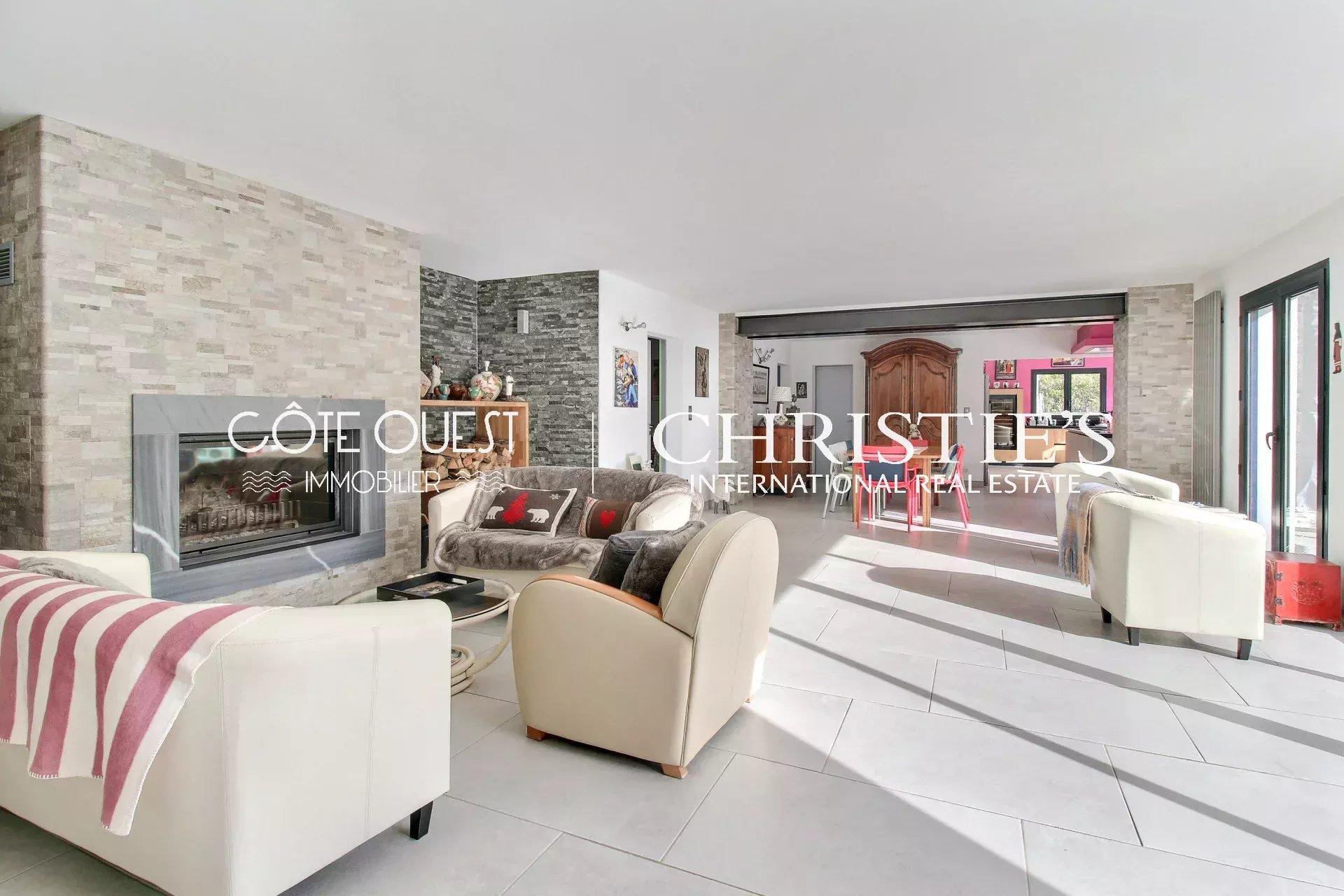 4 Bedroom Villa/Townhouse's Image 5