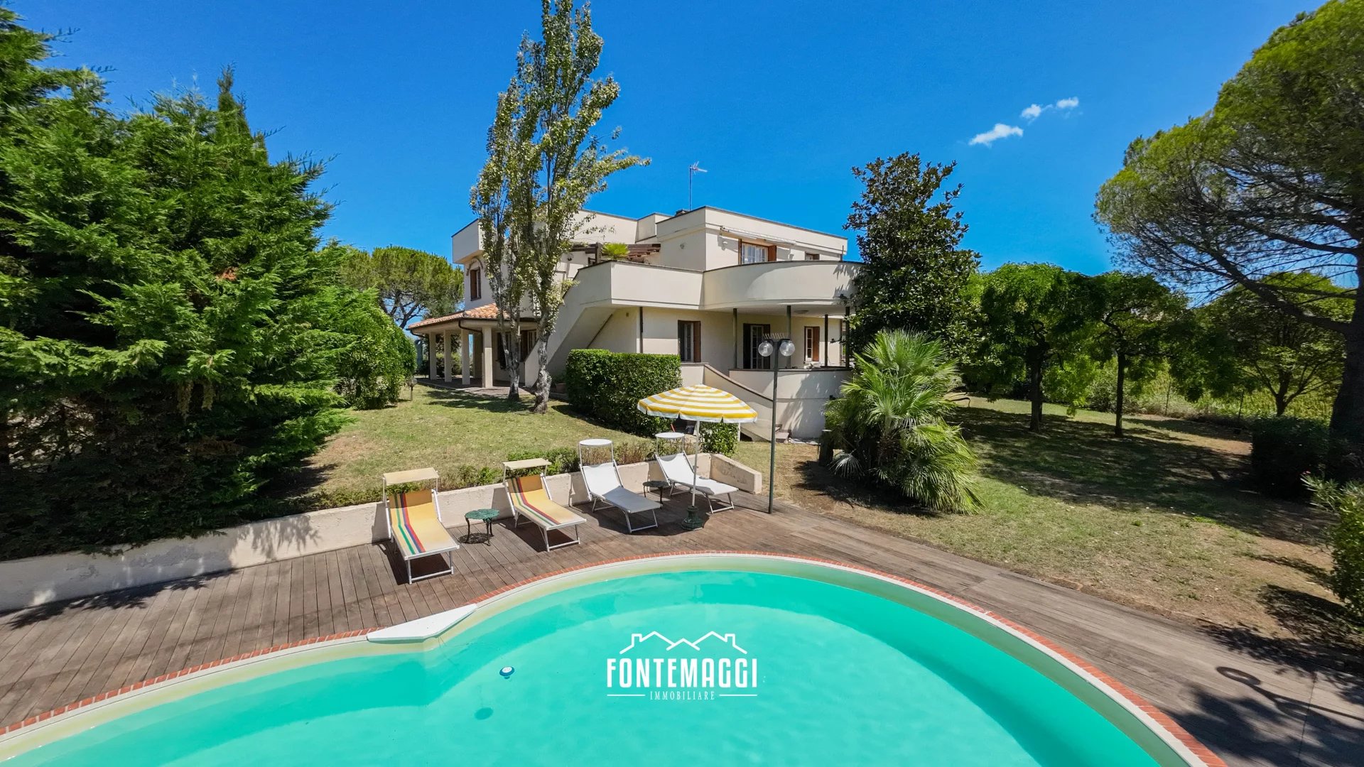 SAN COSTANZO (PU) VILLA CON PISCINA VISTA MARE