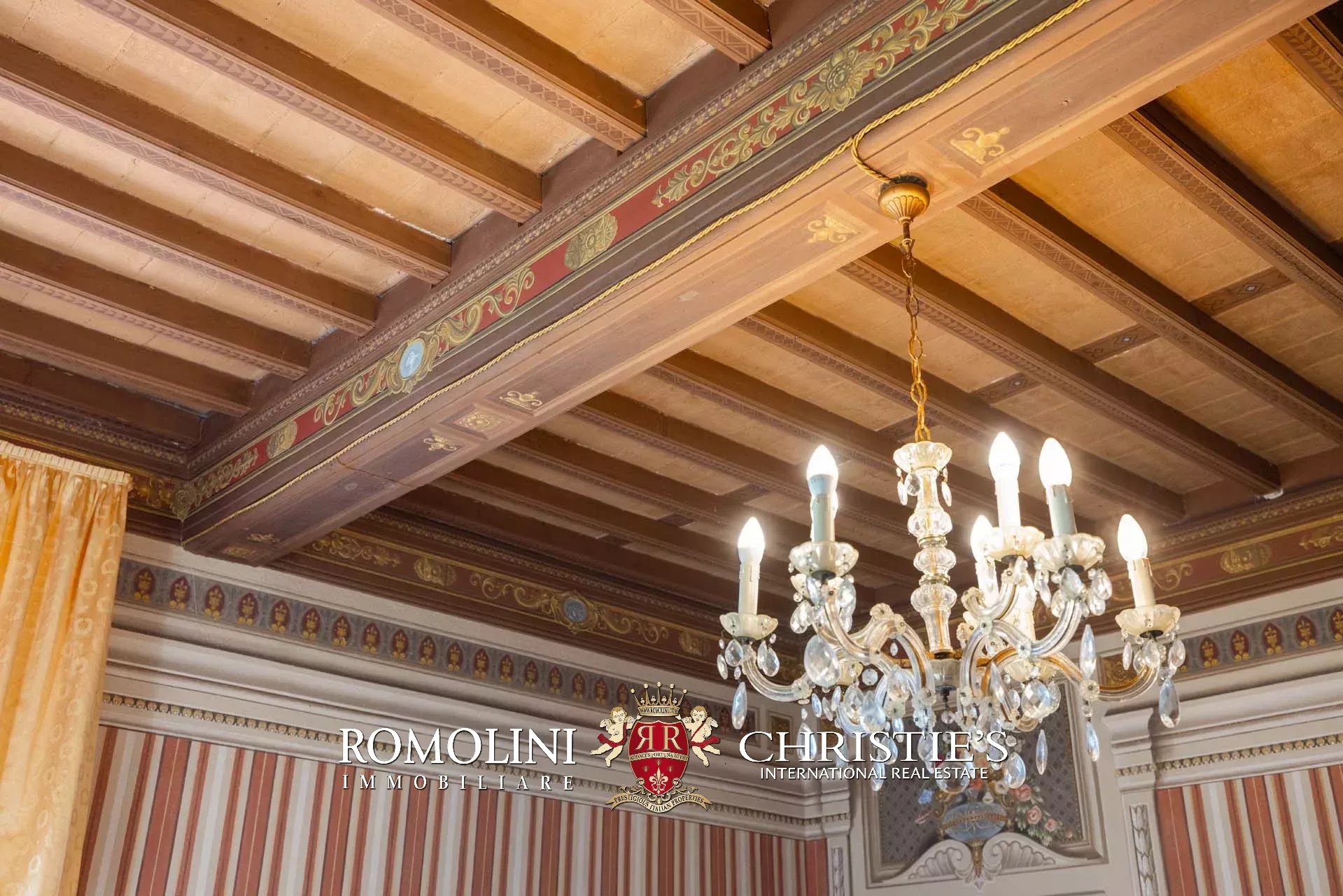 6 Bedroom Villa/Townhouse's Image 48