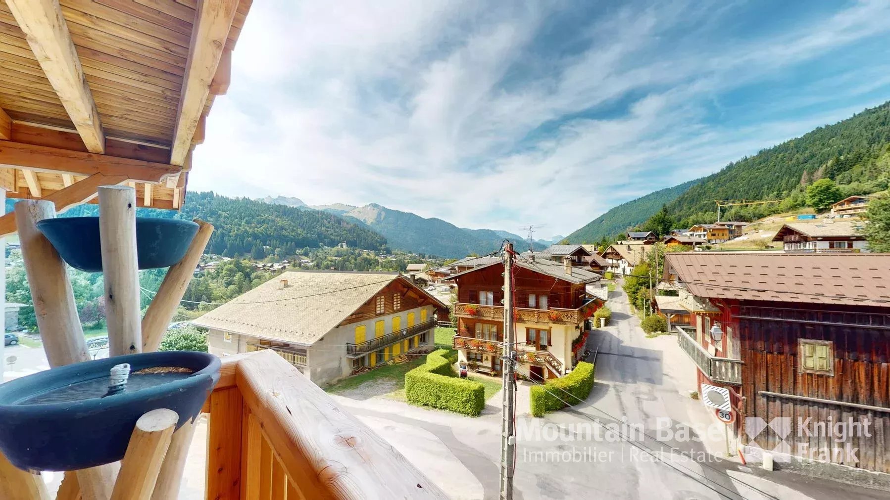 Photo of New 3-bedroom duplex apartment with cabin ideally located