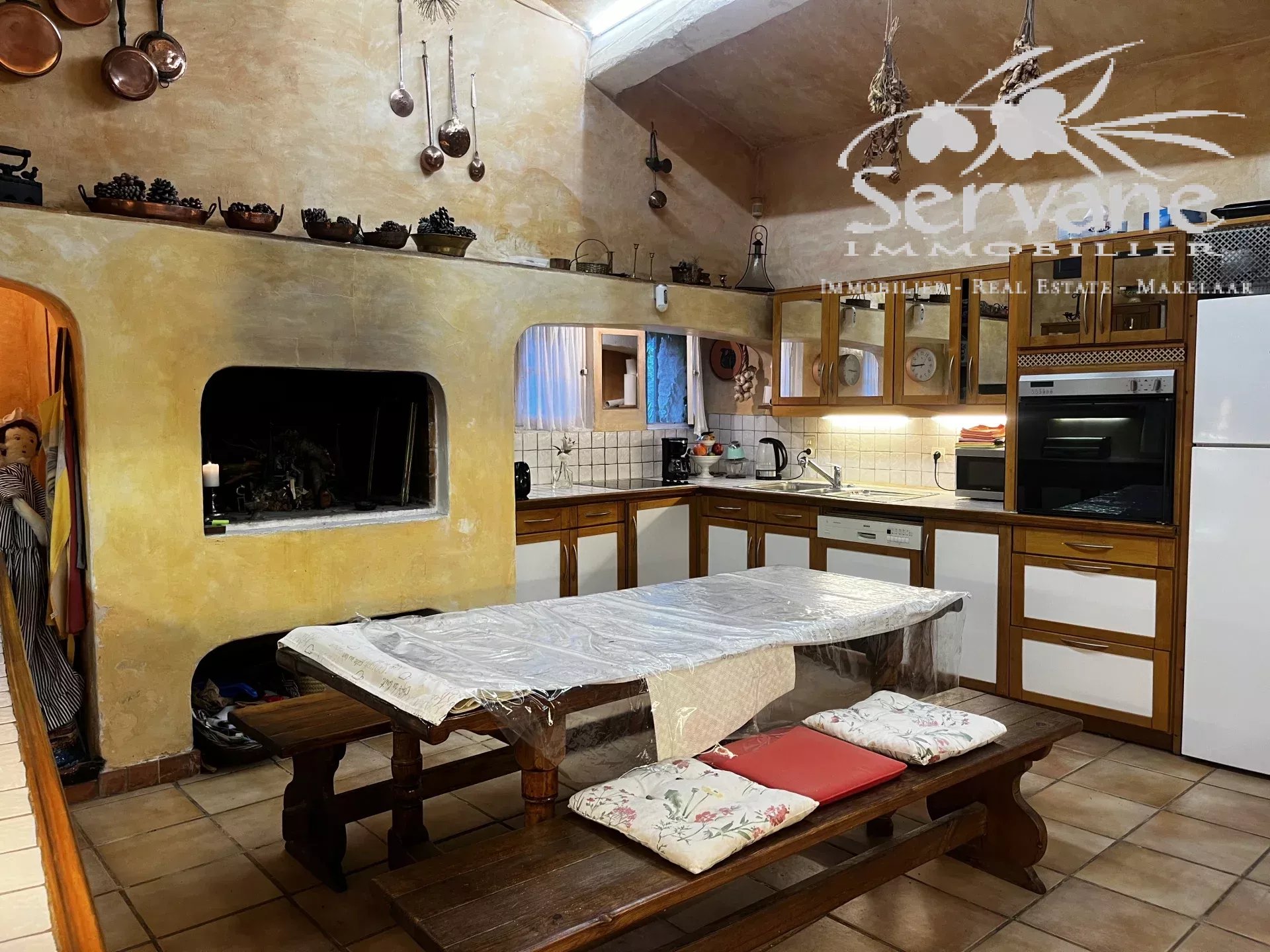 FOR SALE STONE PROPERTY WITH ANNEXES