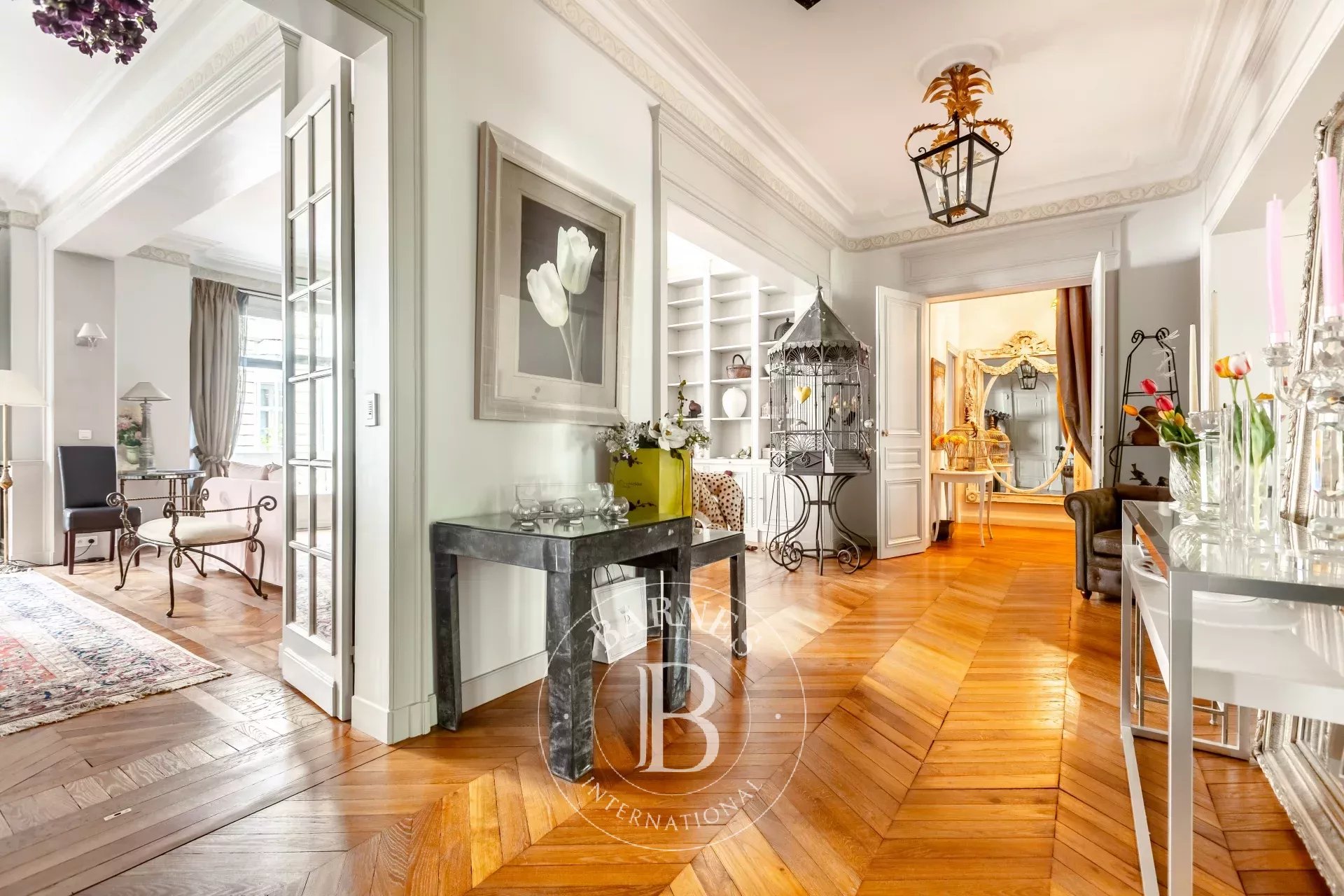 Paris 16 - Victor Hugo - Dual-aspect 4-bed apartment