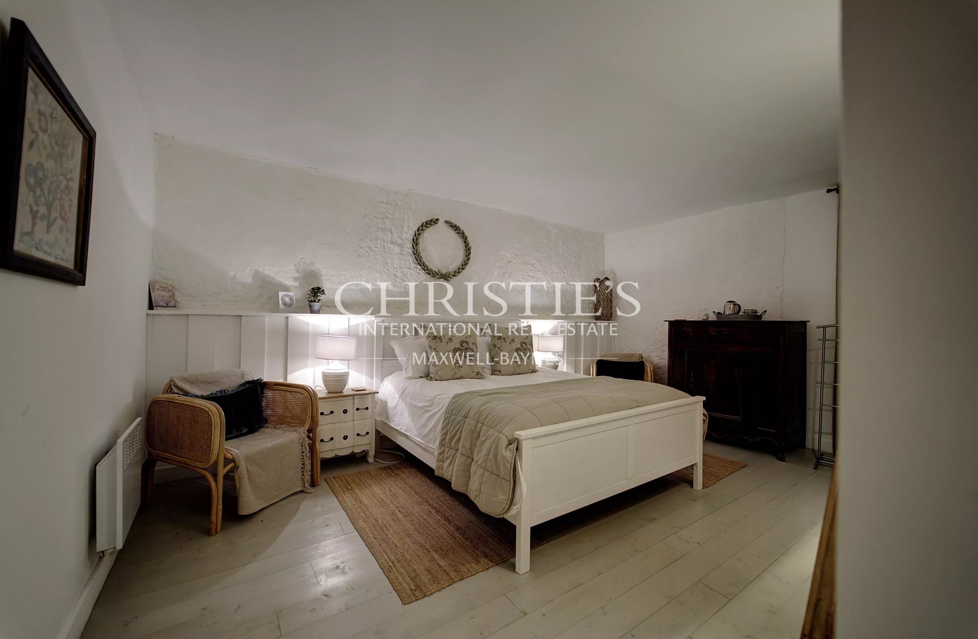 10 Bedroom Villa/Townhouse's Image 25