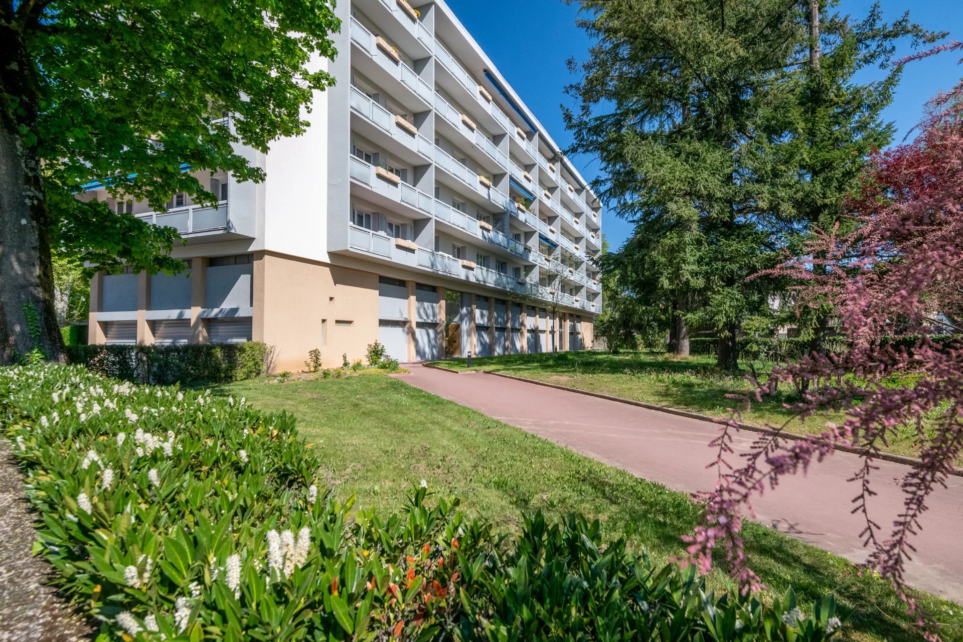 ECULLY - Appartement de 189, 68 m2 - 6 chambres - Piscine -Tennis - Garage - picture 2