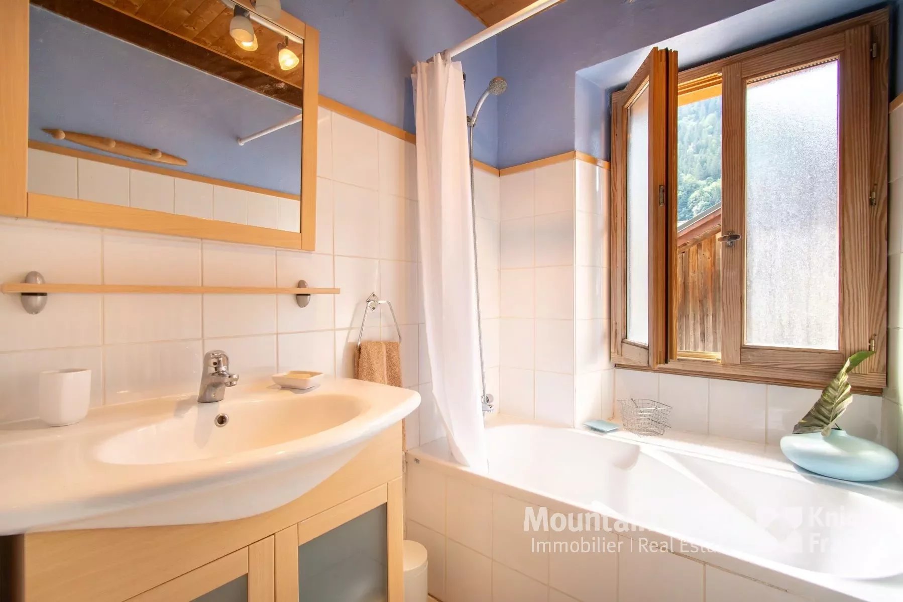 Photo of 6 bedroom chalet in a sought-after area