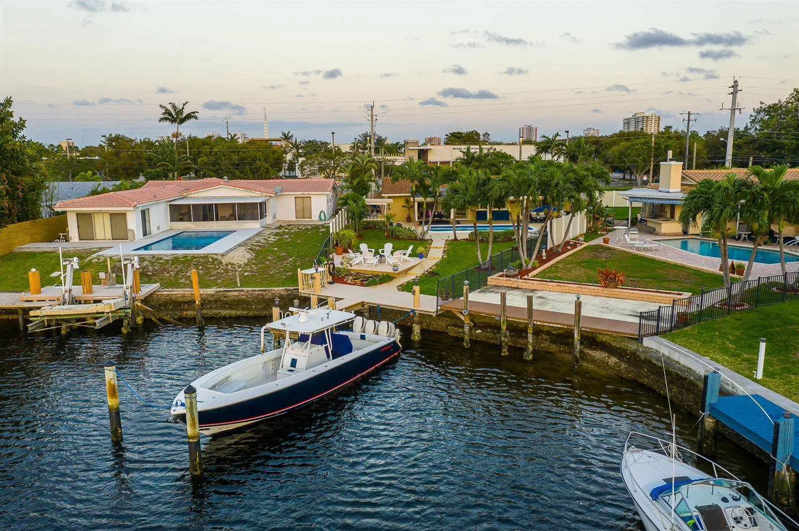 Florida - Pompano Beach - House - For sale - 4 Bedrooms - 2 Bathrooms - Swimming pool.