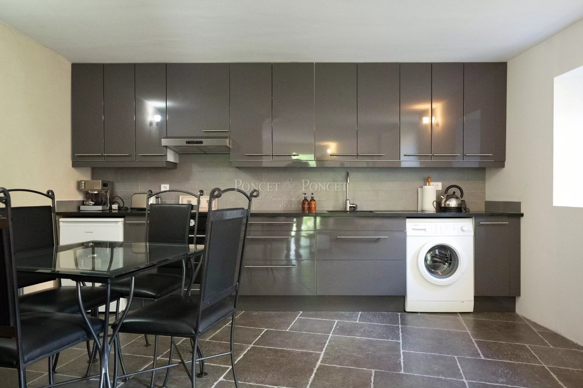 6 Bedroom Villa/Townhouse's Image 17