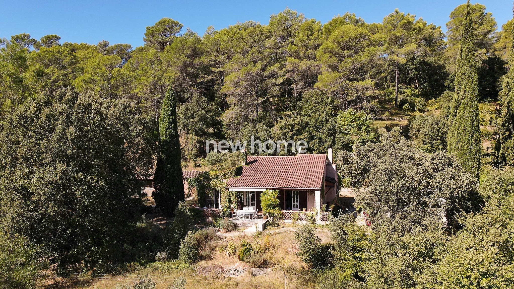 Maison plain-pied avec garage sur 4 181 m² – calme, vue dégagée, beau potentiel – Lorgues