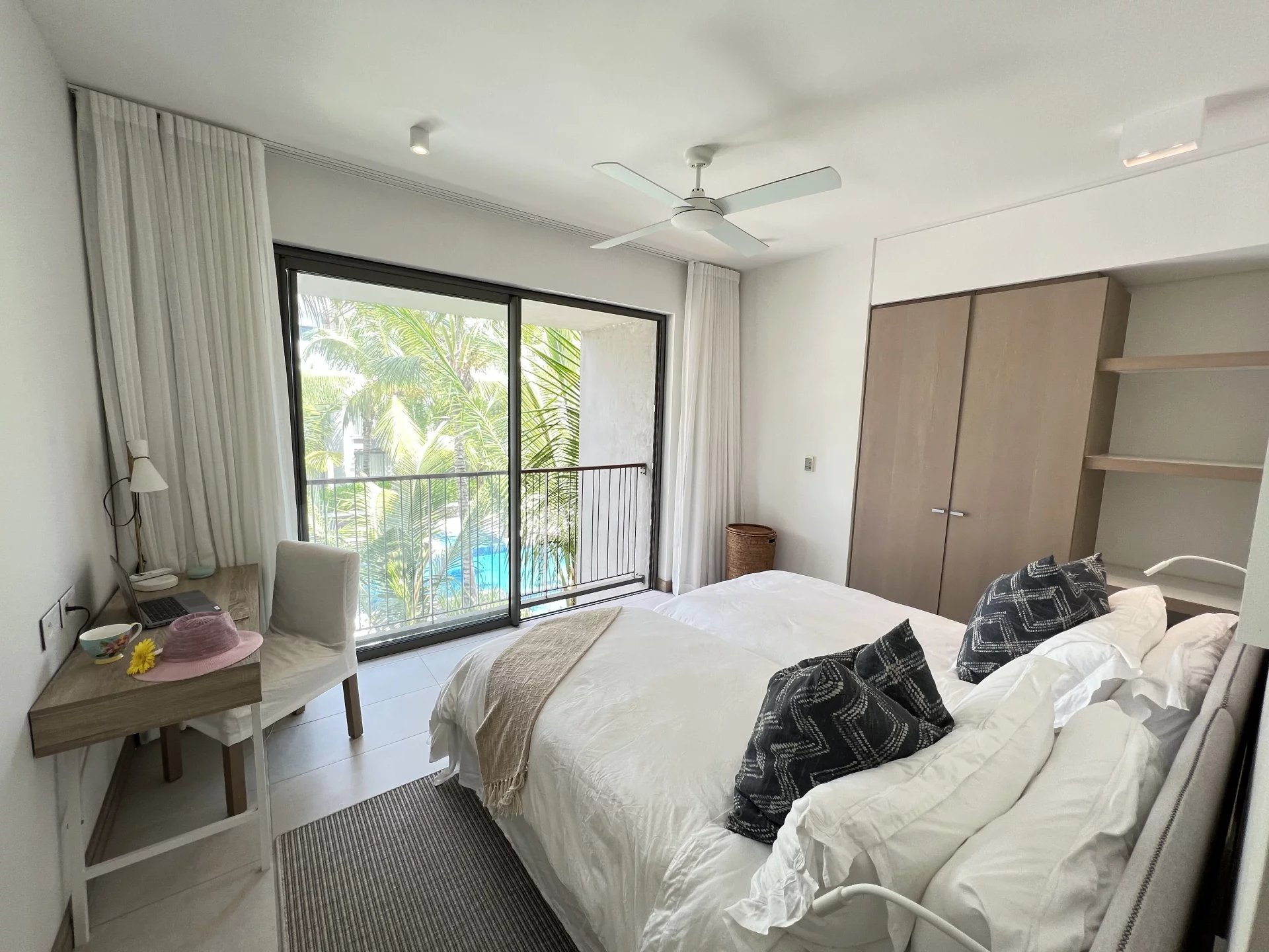 MONT CHOISY GOLF ESTATE- Beautiful upmarket apartment - 3 bedrooms - picture 35 title=