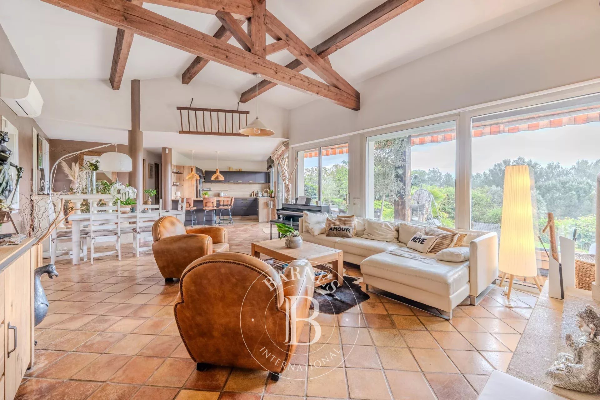 UNDER SALE OFFER - ÉGUILLES – SINGLE-STOREY VILLA – 205 SQM – INDEPENDENT ONE-BEDROOM APARTMENT – POOL – PANORAMIC VIEW – ABSOLUTE TRANQUILITY - picture 10