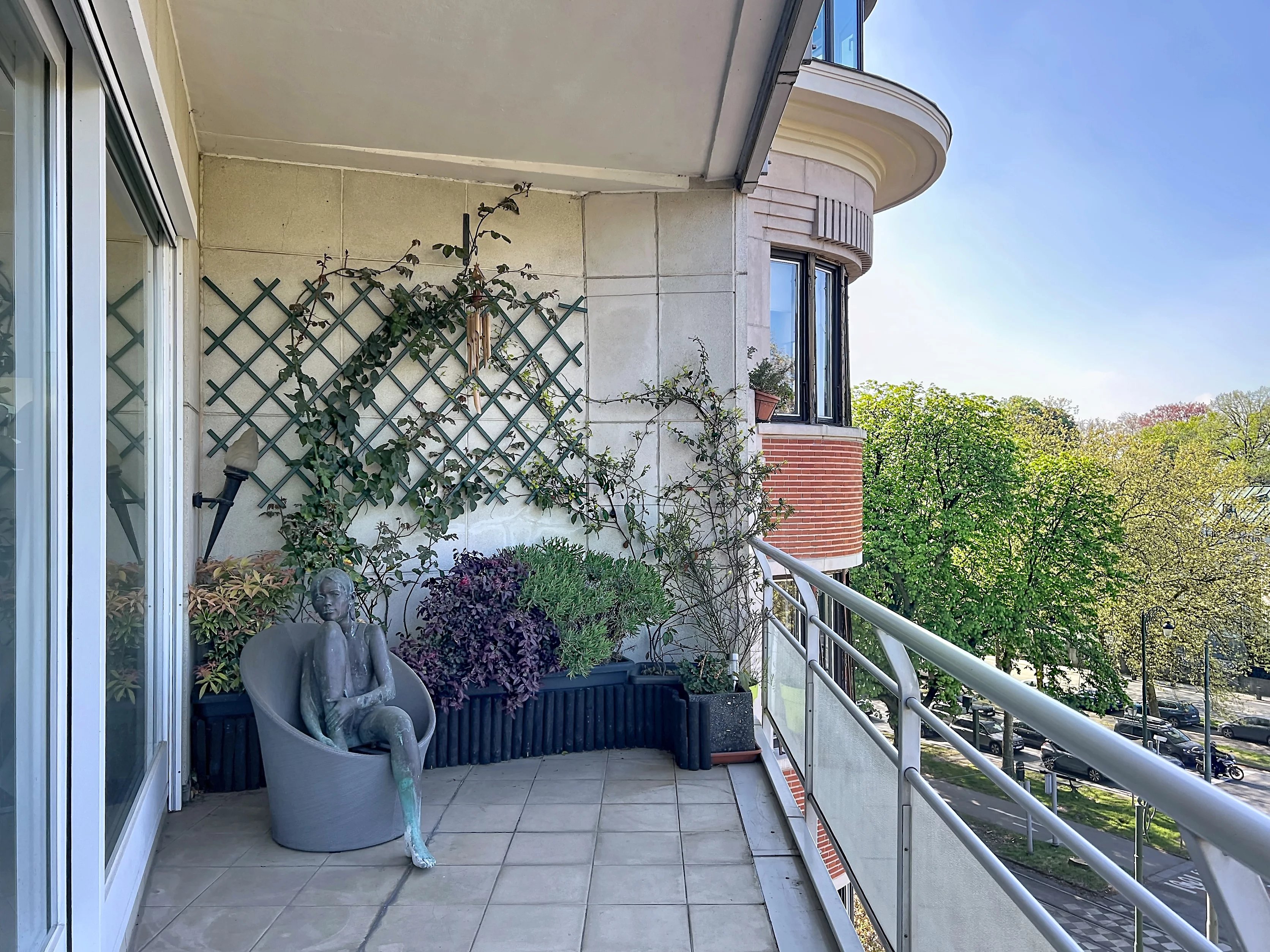 Mooi appartement met terrassen en parking