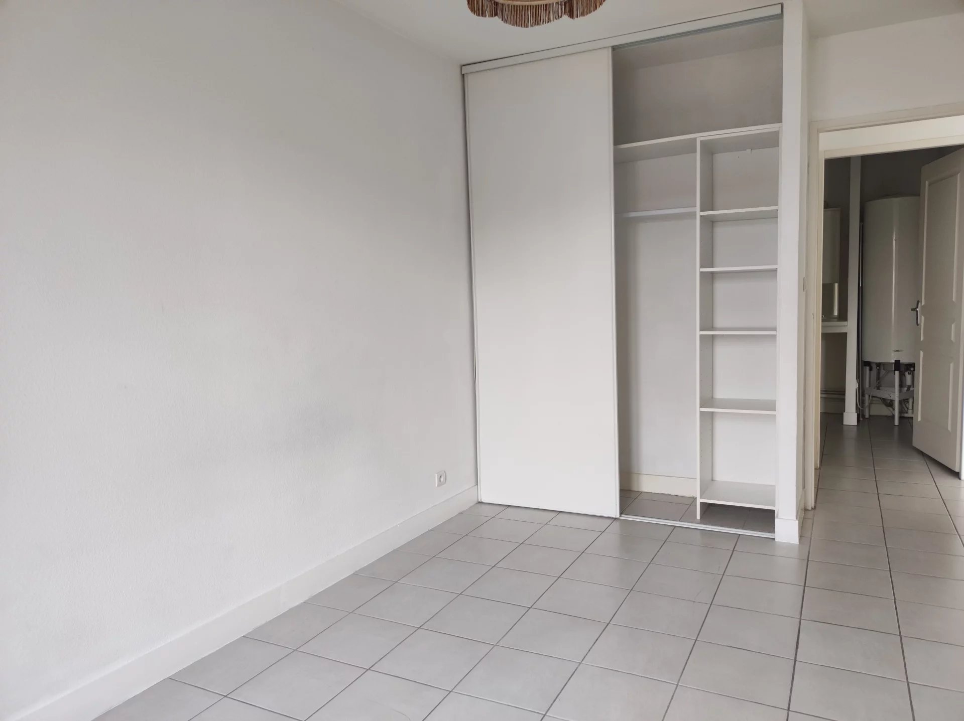 CENTRE BOURG DE ST SYMPHORIEN - APPARTEMENT T2 - Photo 5