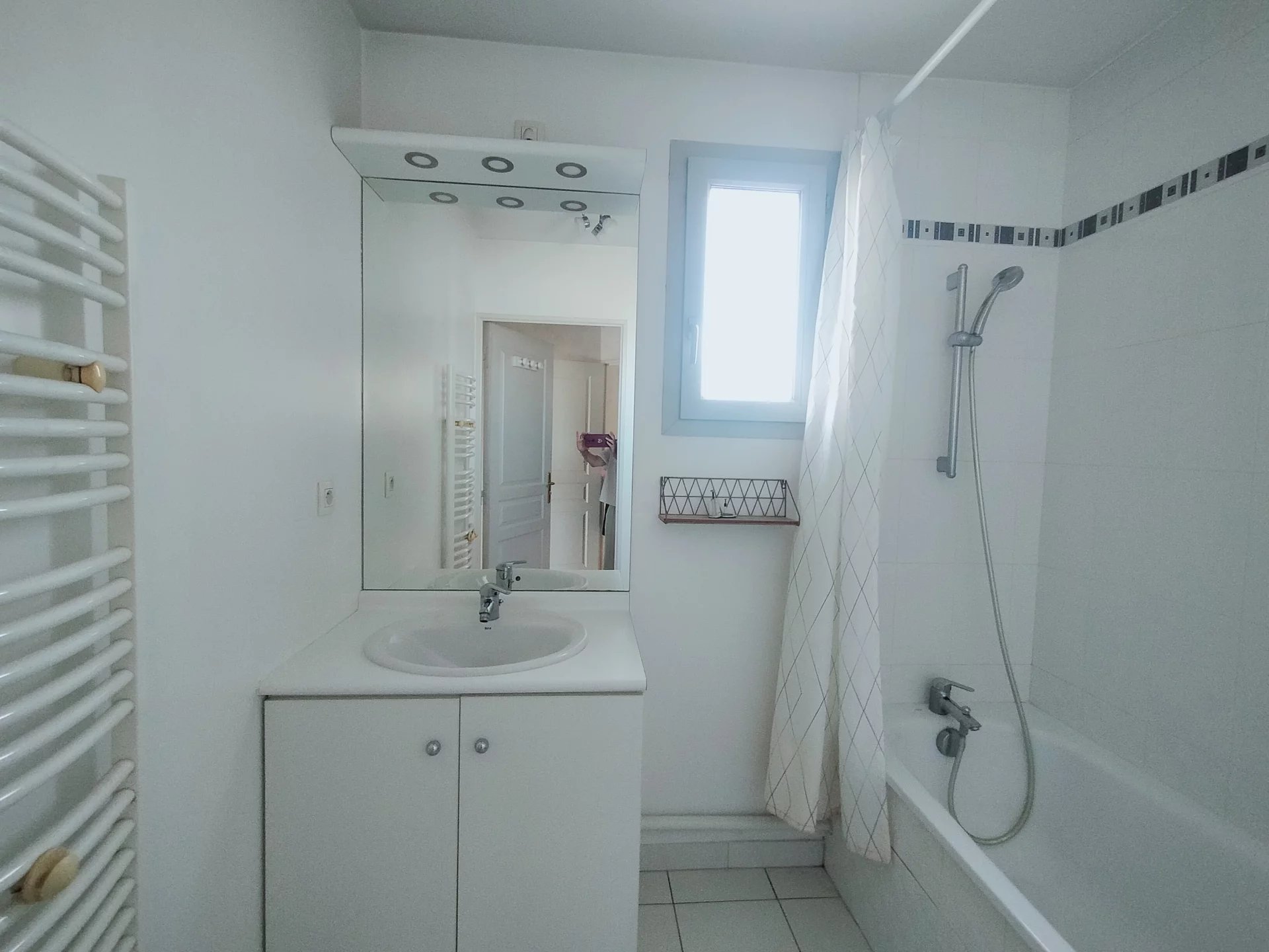 483223 Location Lyon 8ème