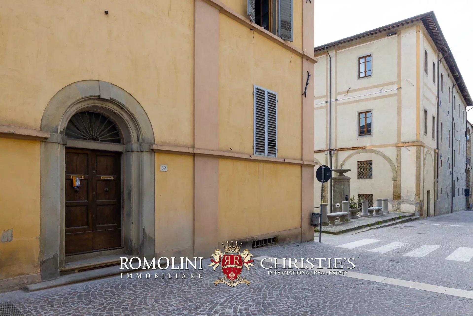8 Bedroom Villa/Townhouse's Image 20