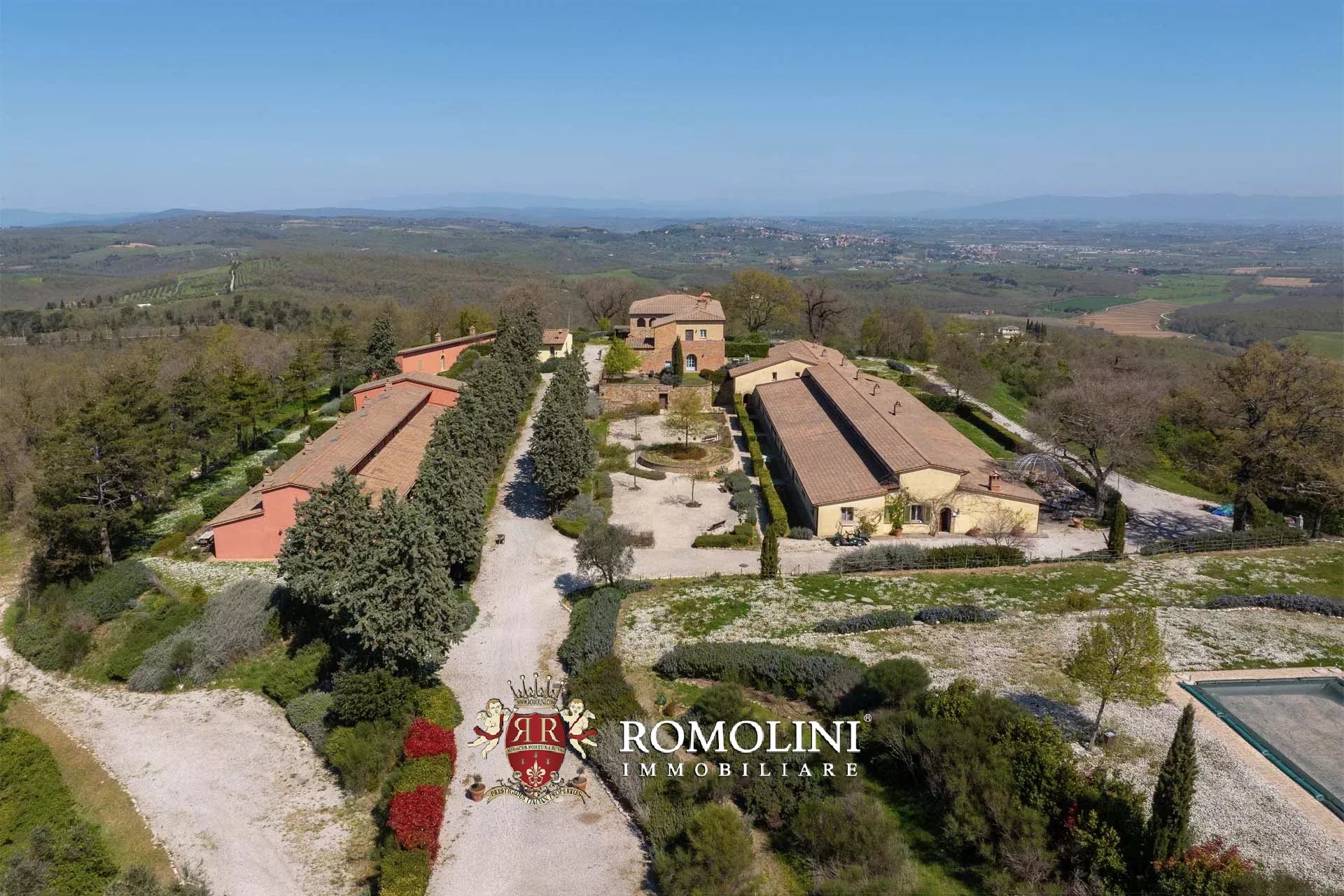 LUXUSANLAGE MIT 19 WOHNUNGEN IN DER TOSKANA, VAL D'ORCIA
