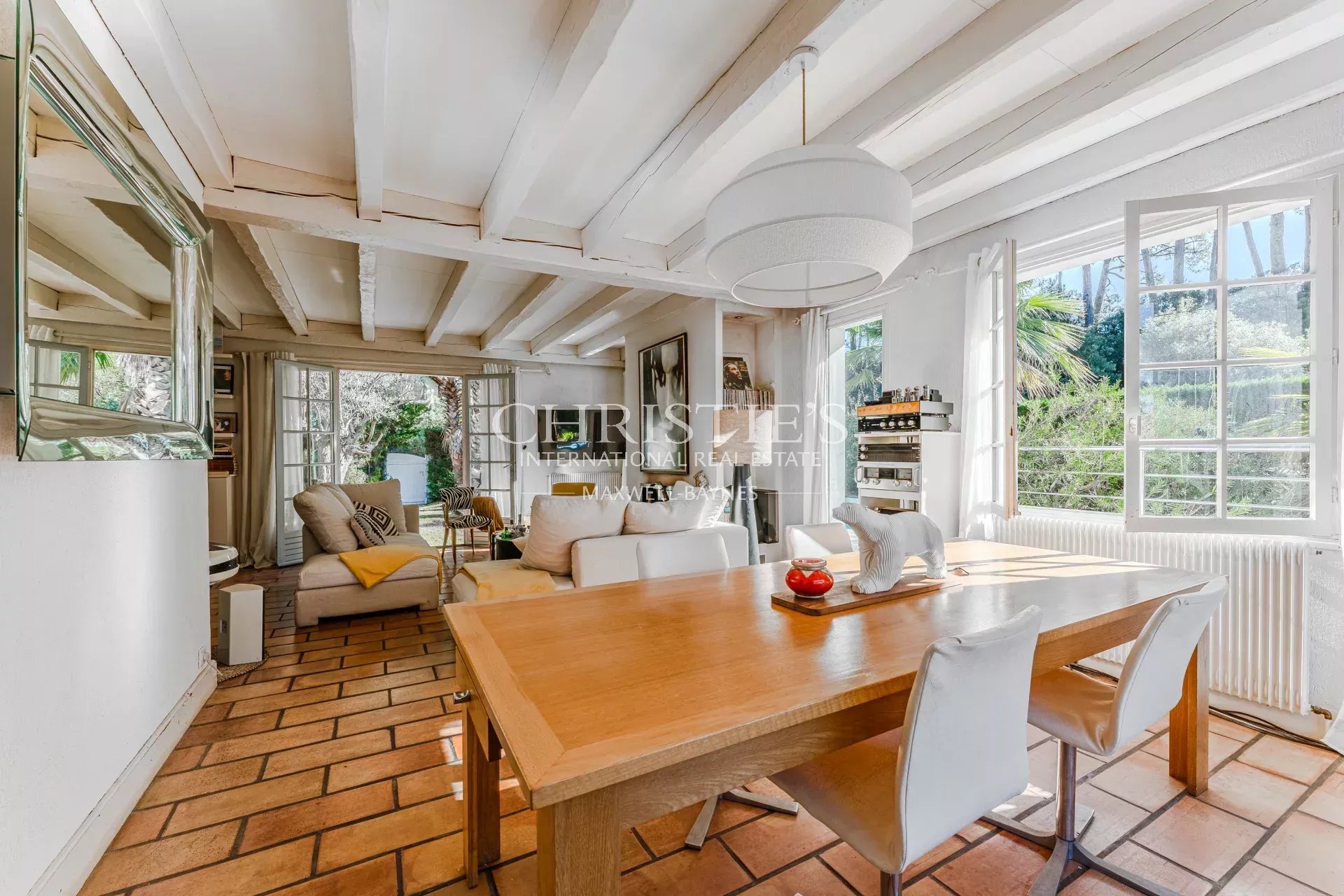 6 Bedroom Villa/Townhouse's Image 3