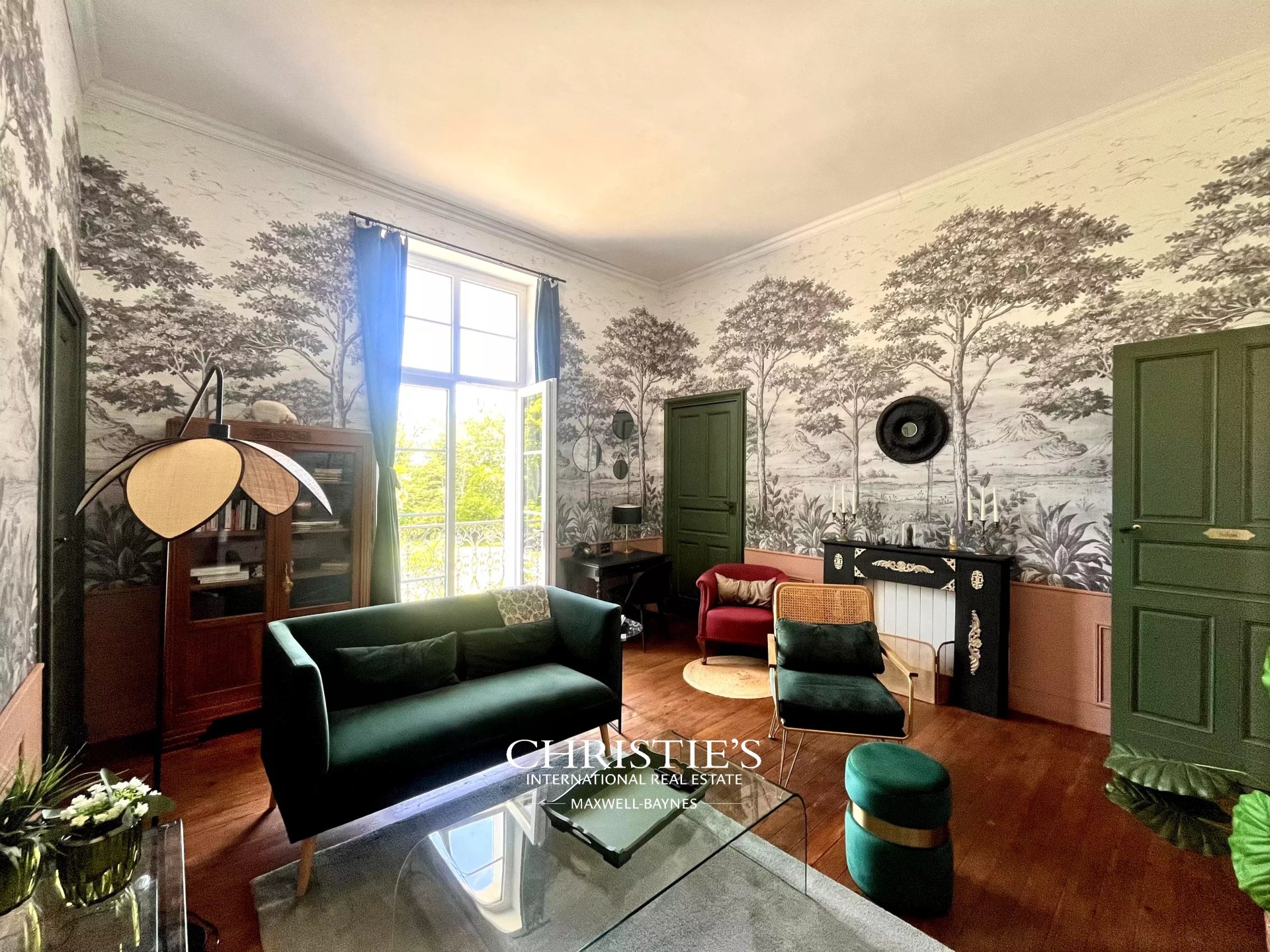 9 Bedroom Chateau's Image 10