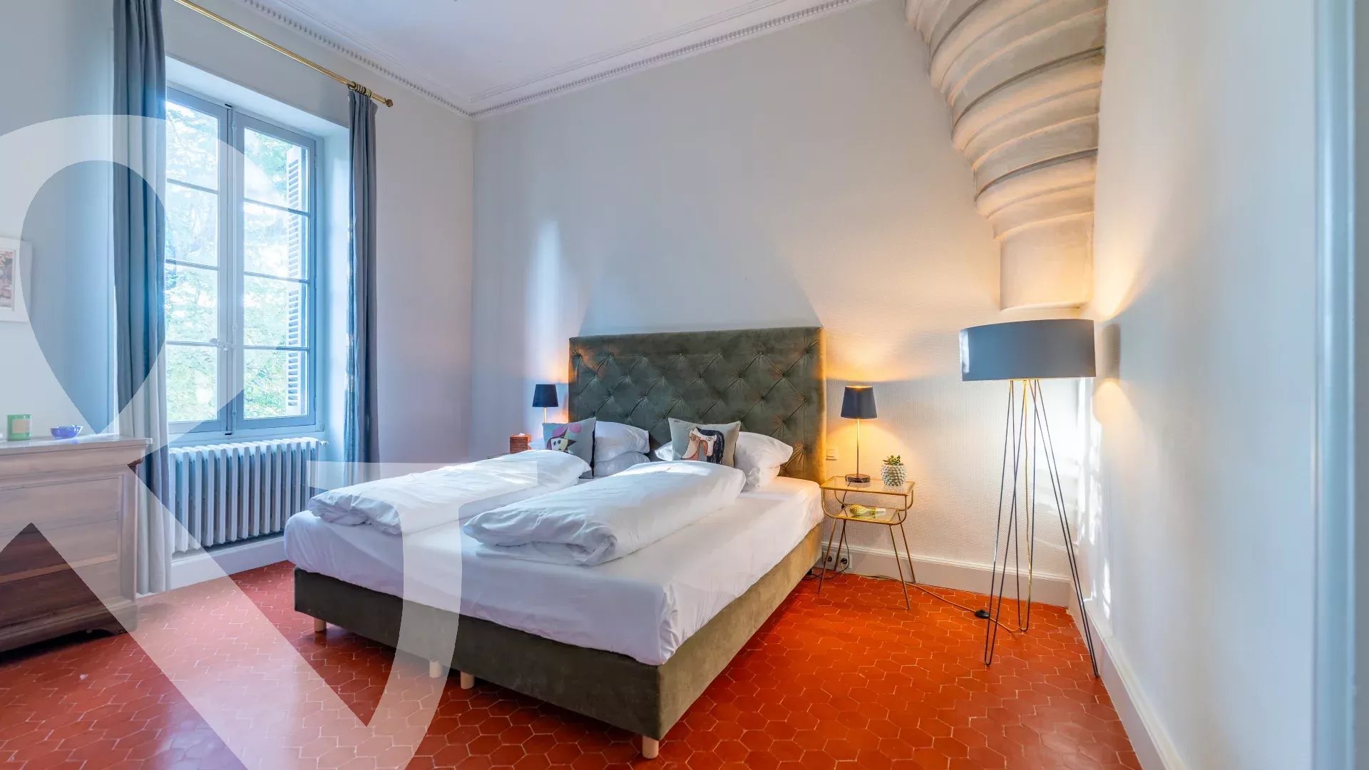 UN BIEN UNIQUE ET INCROYABLE