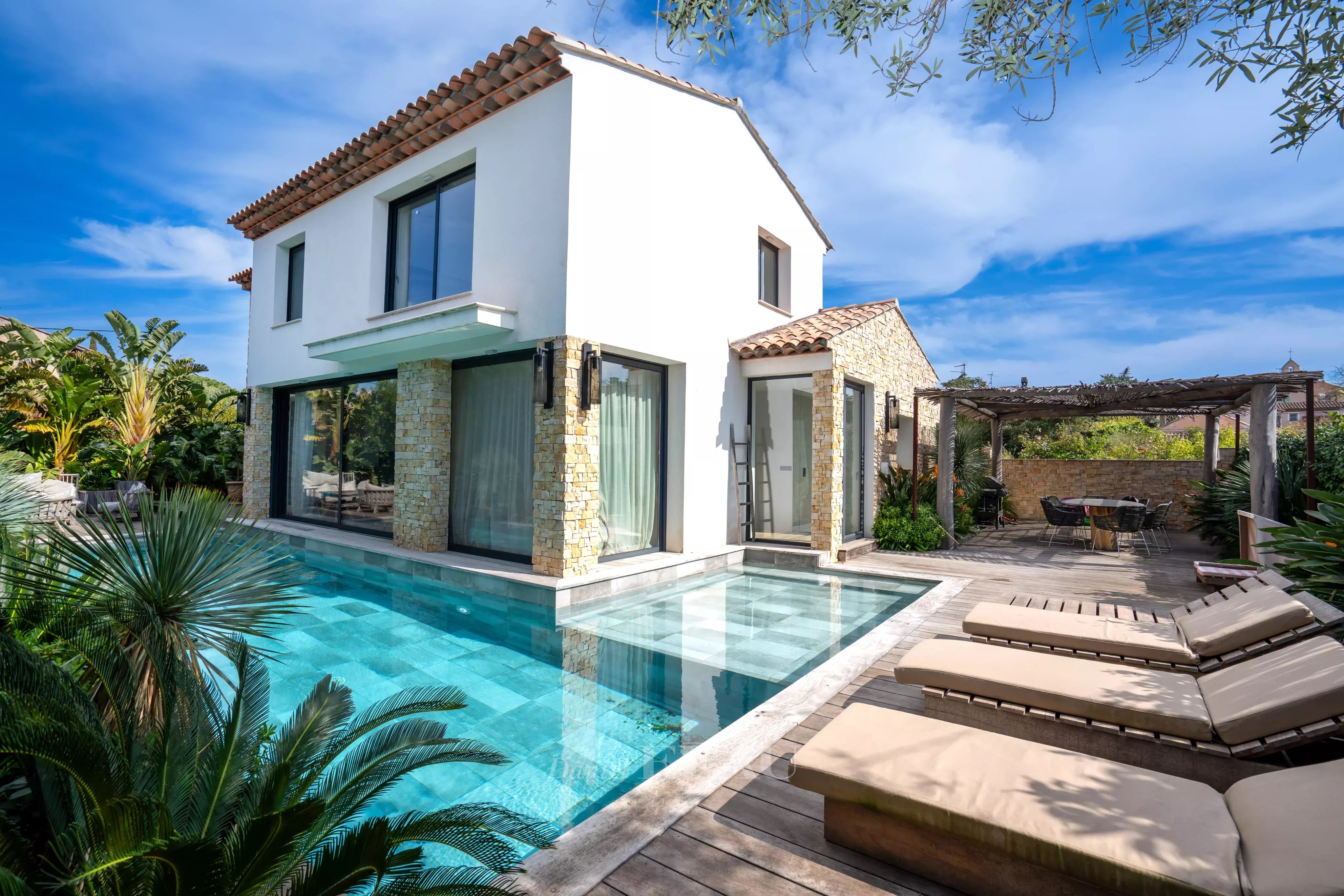 Saint-Tropez  -  A 3-bed villa with a swimming pool