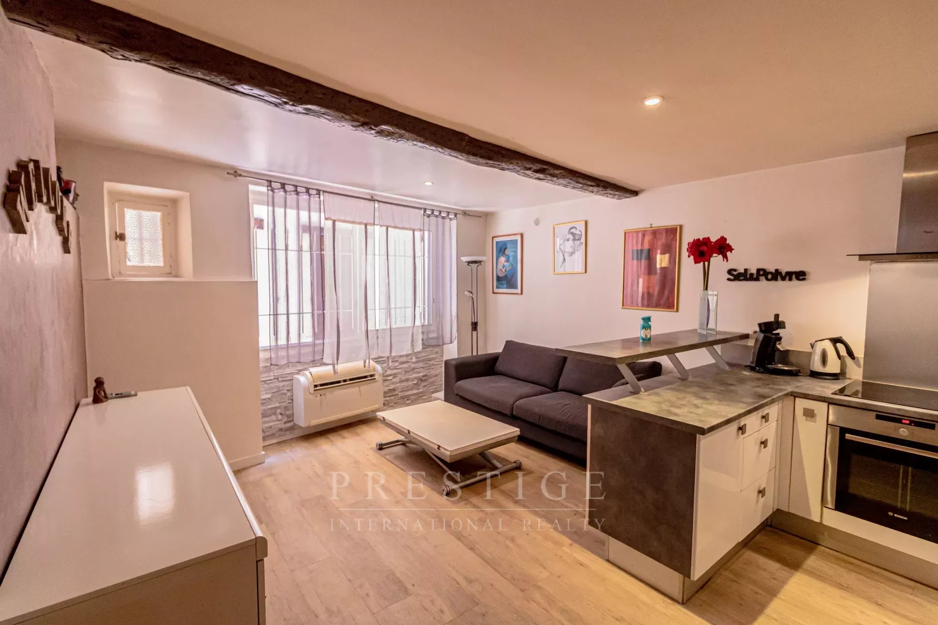 Vieil Antibes 2 pièces meublé état neuf et meublé