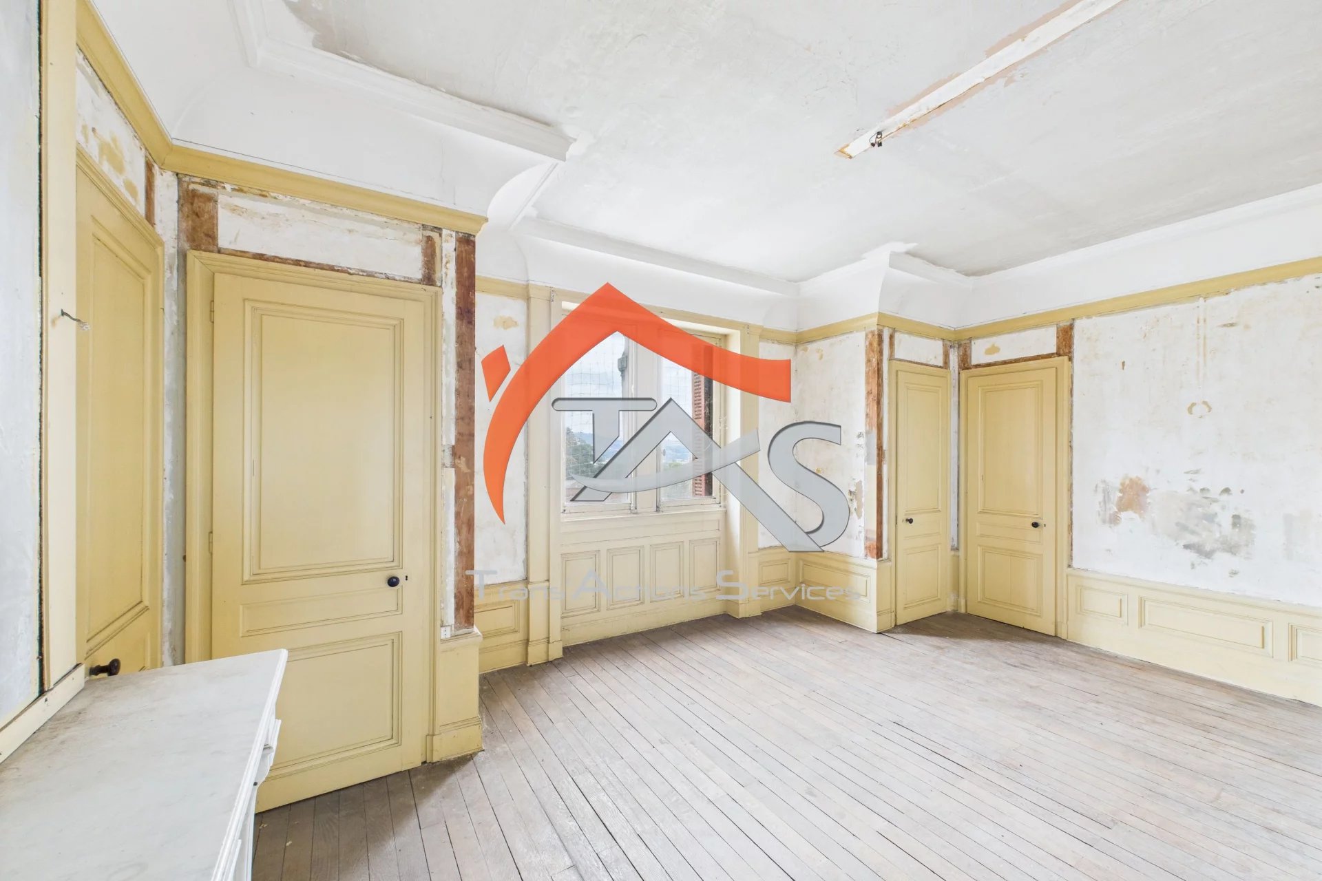 Plateau de 71.92 m² à aménager avec jardin et parking - Photo 2