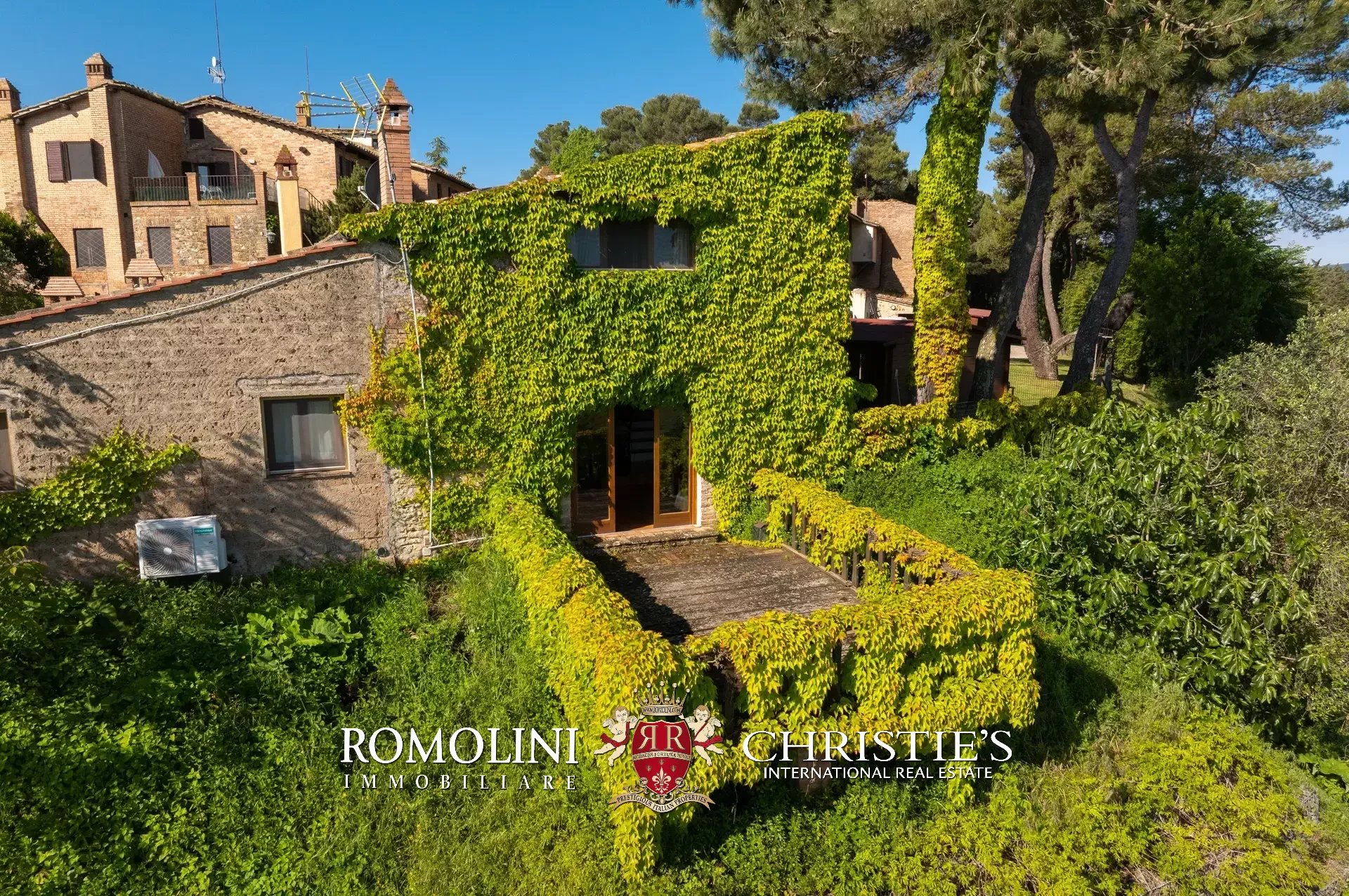 18 Bedroom Vineyard's Image 24